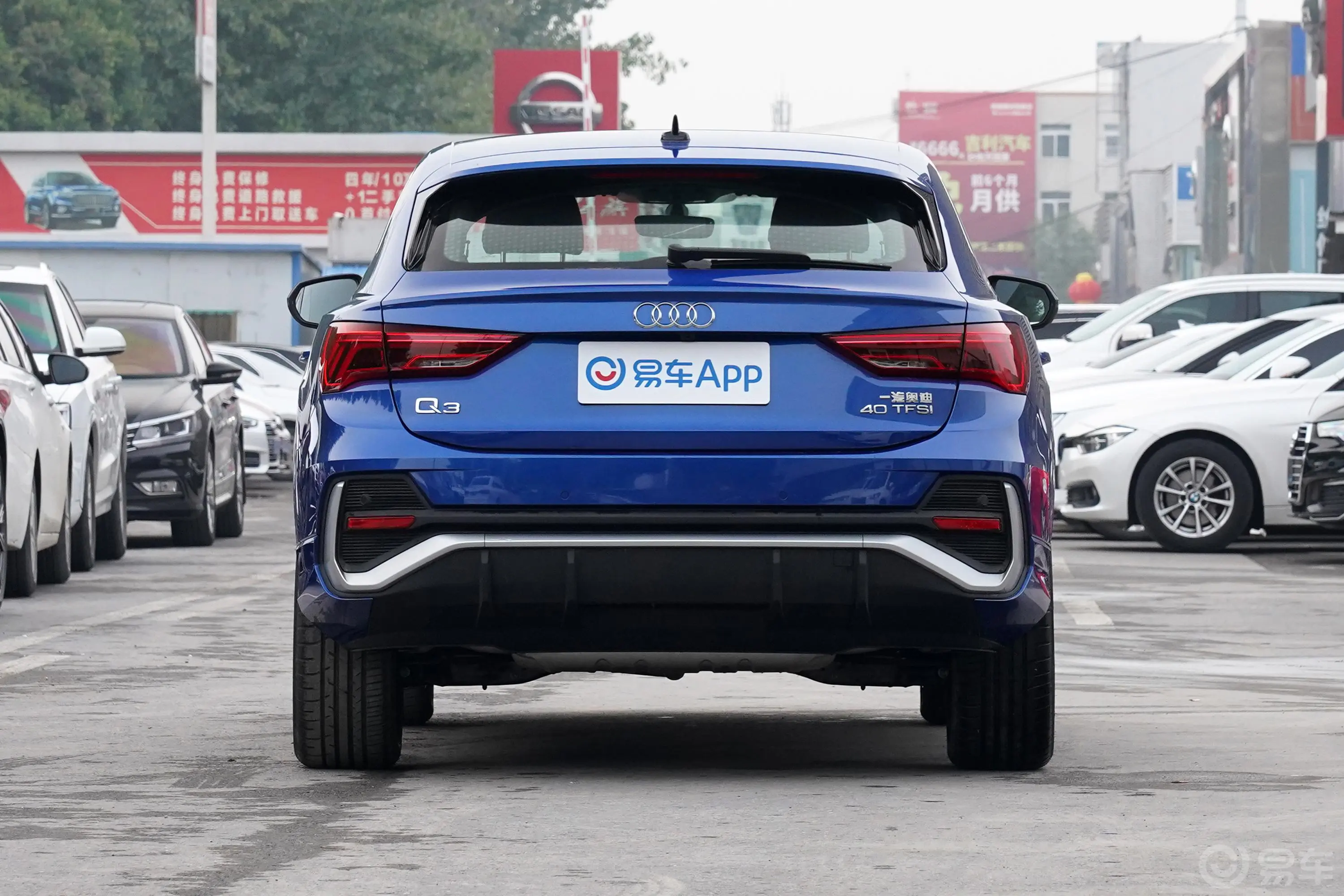 奥迪Q3 Sportback40 TFSI 时尚型正后水平