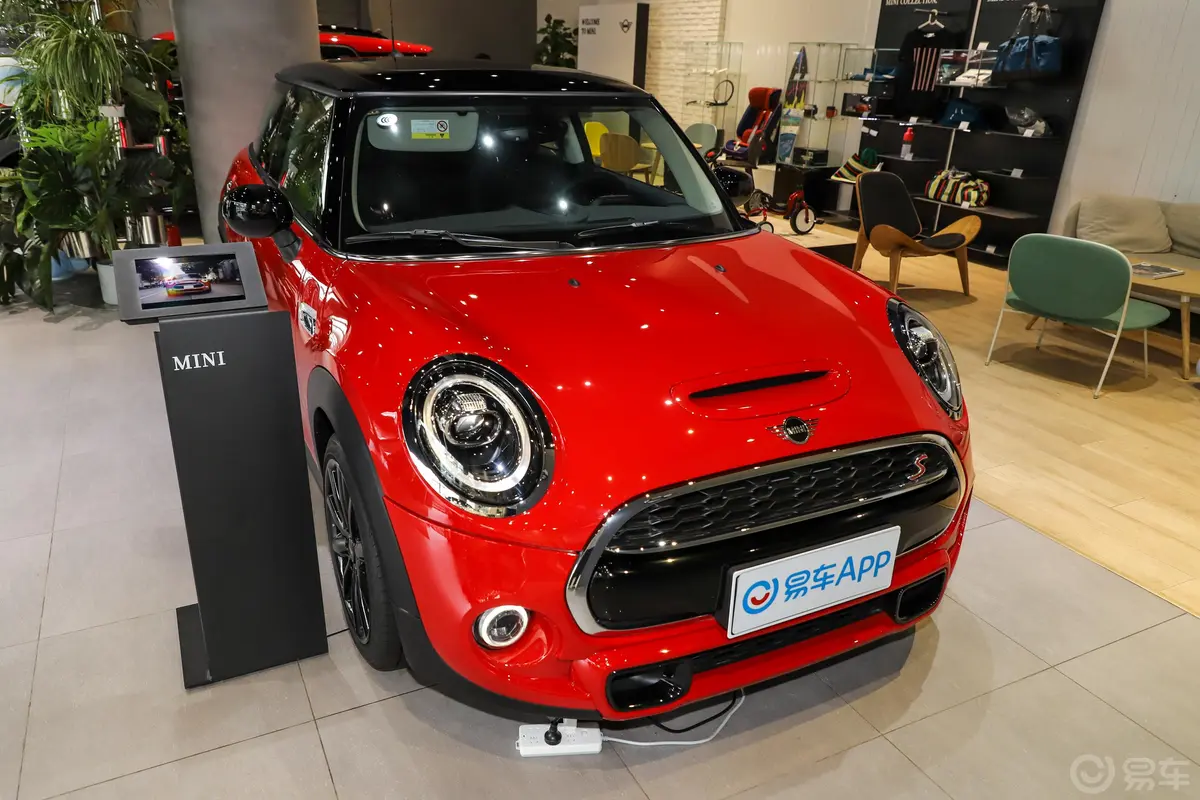 MINI2.0T COOPER S 经典派正前水平