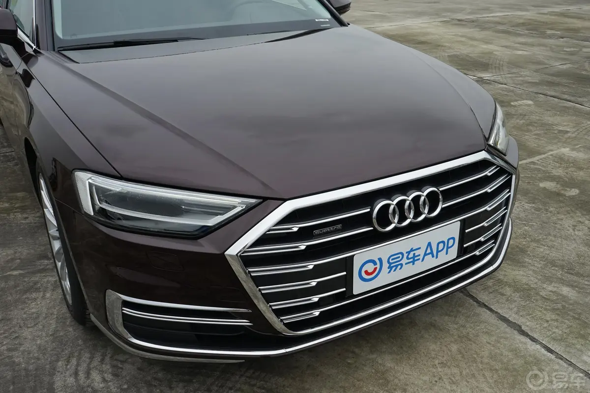 奥迪A8A8L 50 TFSI quattro 舒适型前格栅侧俯拍