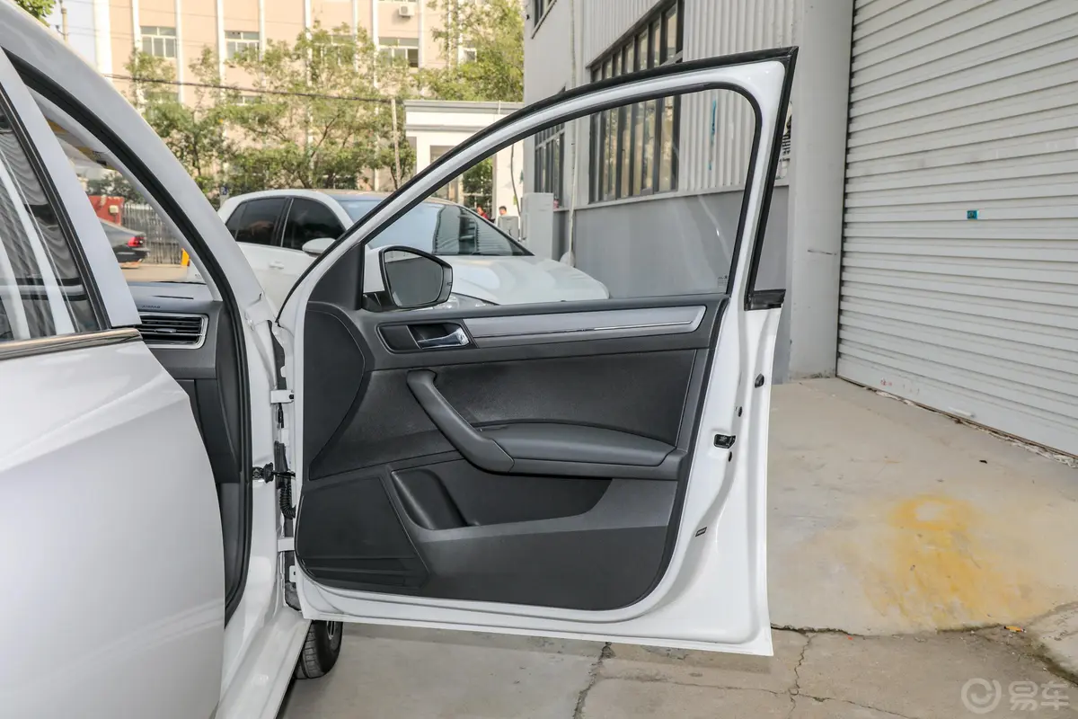 桑塔纳1.5L 手动 舒适版副驾驶员车门