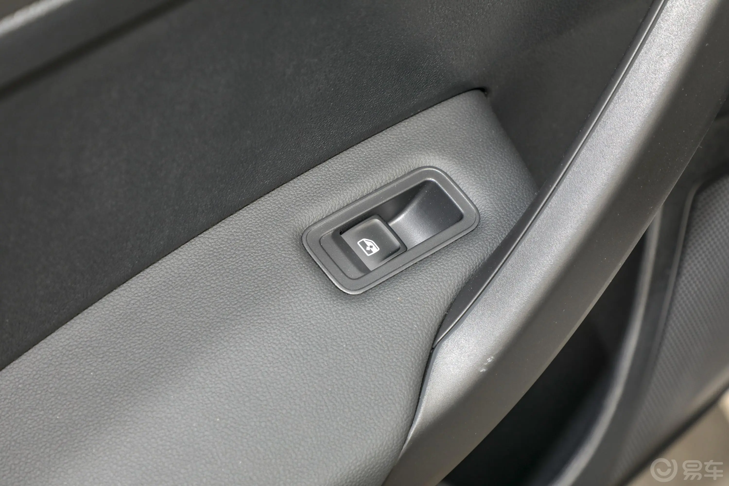 桑塔纳1.5L 手动 舒适版后车窗调节