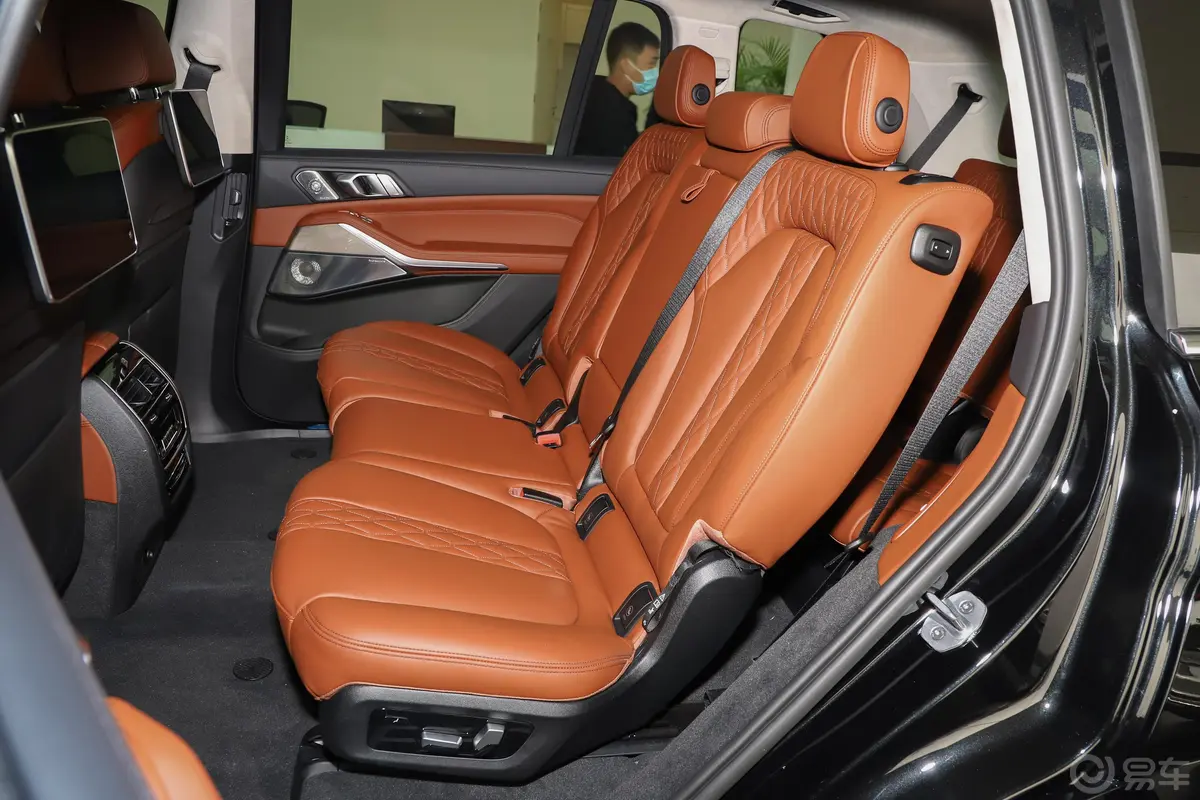 宝马X7xDrive40i 行政型 豪华套装后排座椅