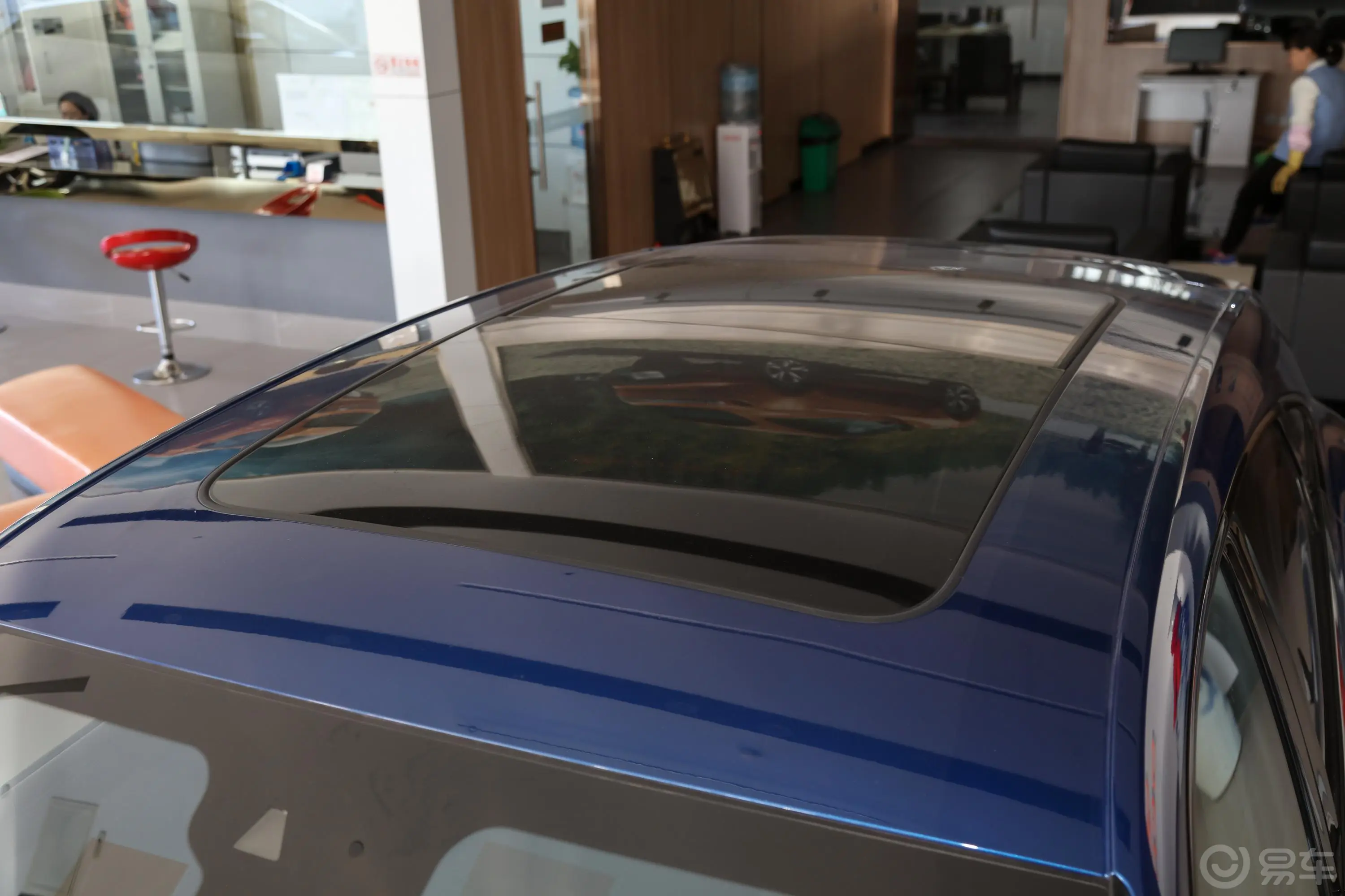 赛力斯SF5四驱 高性能运动版天窗