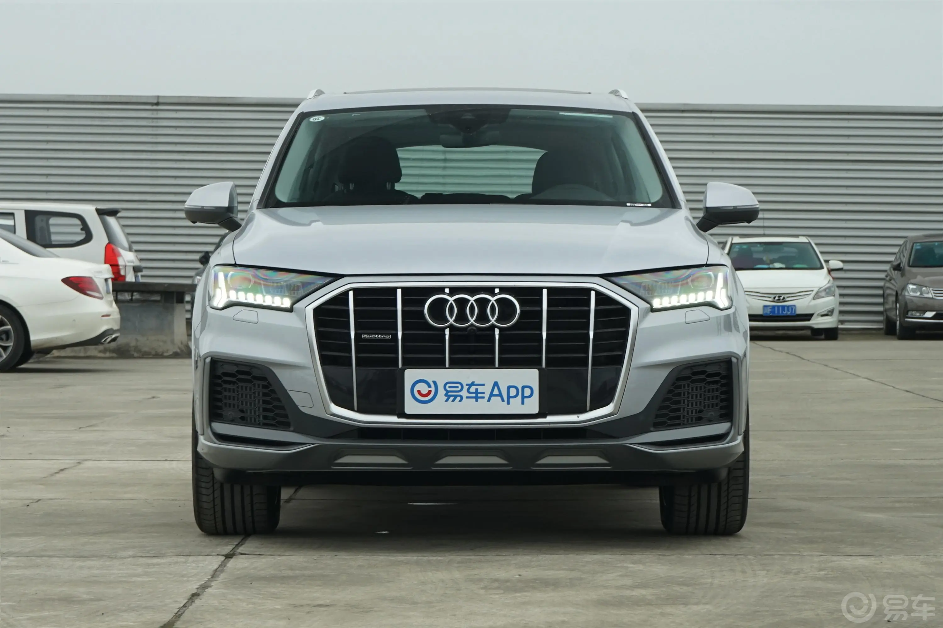 奥迪Q755 TFSI quattro S line 运动型外观