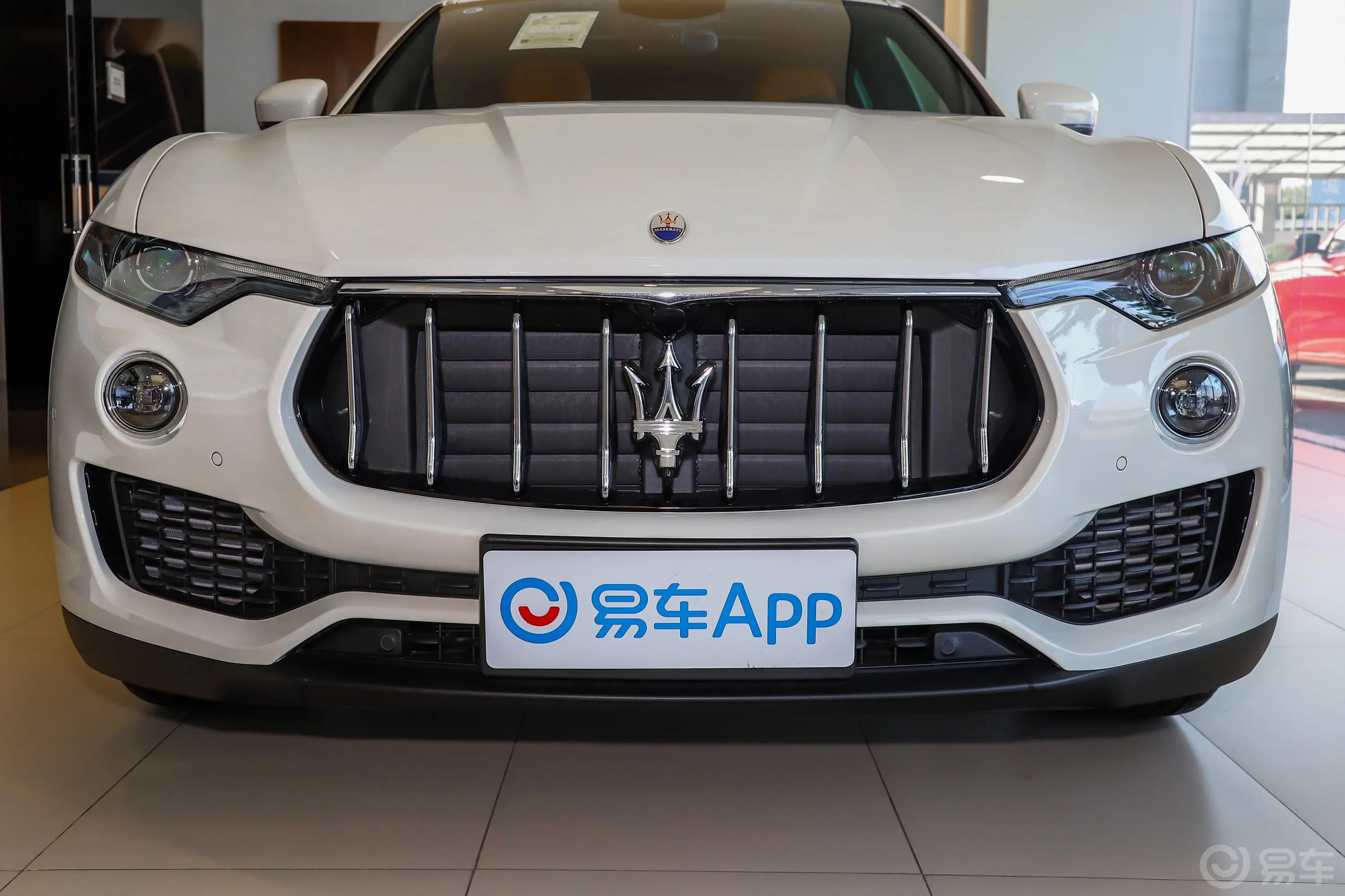 Levante3.0T 标准版外观