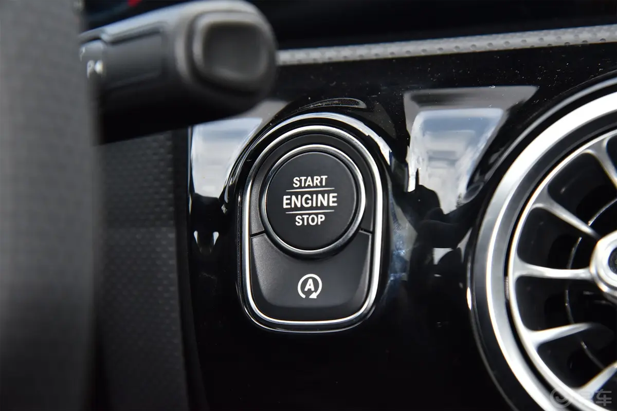 奔驰A级A 200 L 运动轿车时尚型钥匙孔或一键启动按键