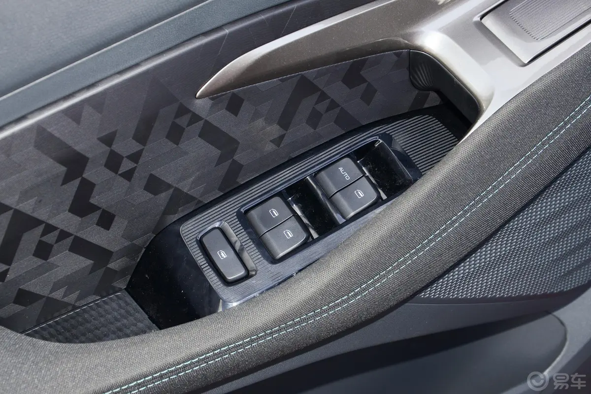 宝骏RS-31.5L 手动 智能舒适型车窗调节整体