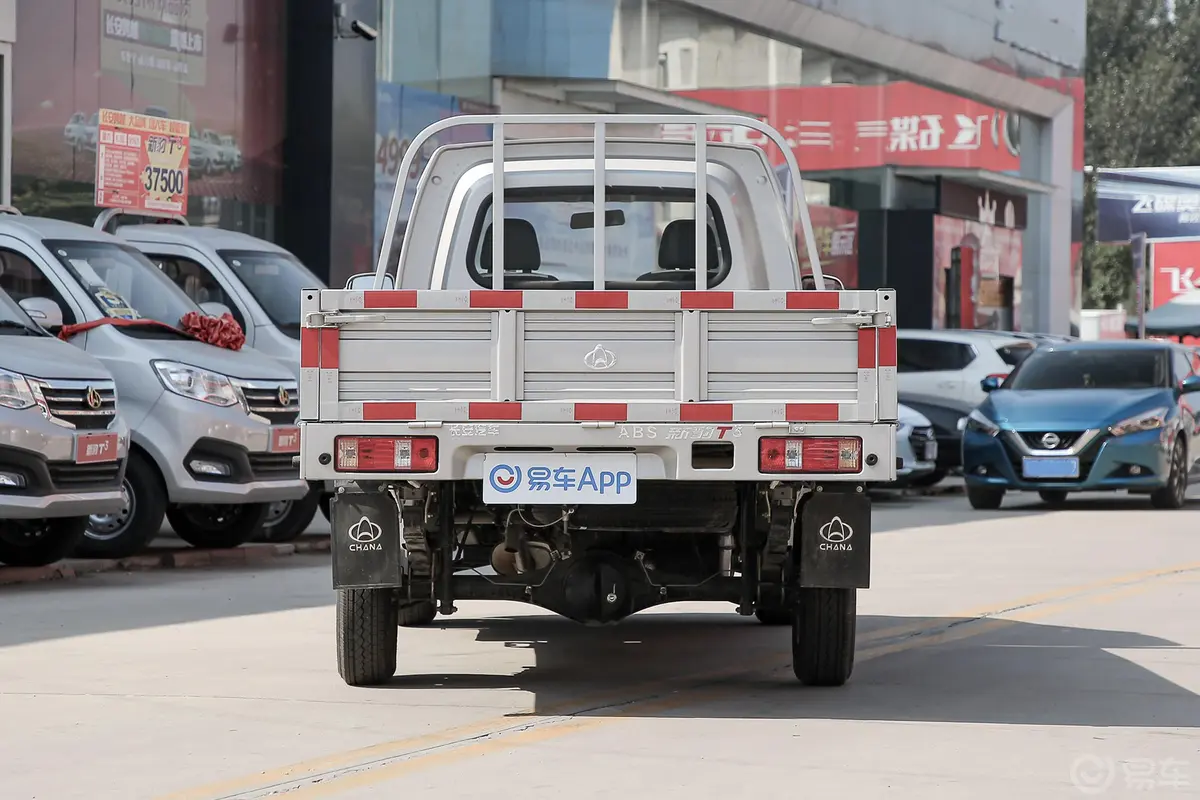 新豹T3载货汽车N1 1.5L 单排单后轮 舒适版（5.13米） SC1031TMD6A1 汽油 国VI正后水平