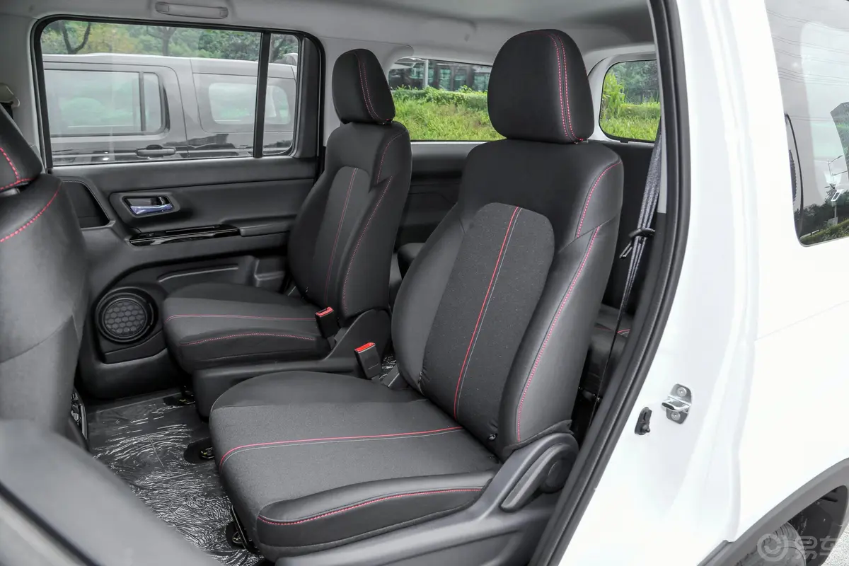 长安欧尚X70A改款 1.5L 手动 舒适型后排座椅