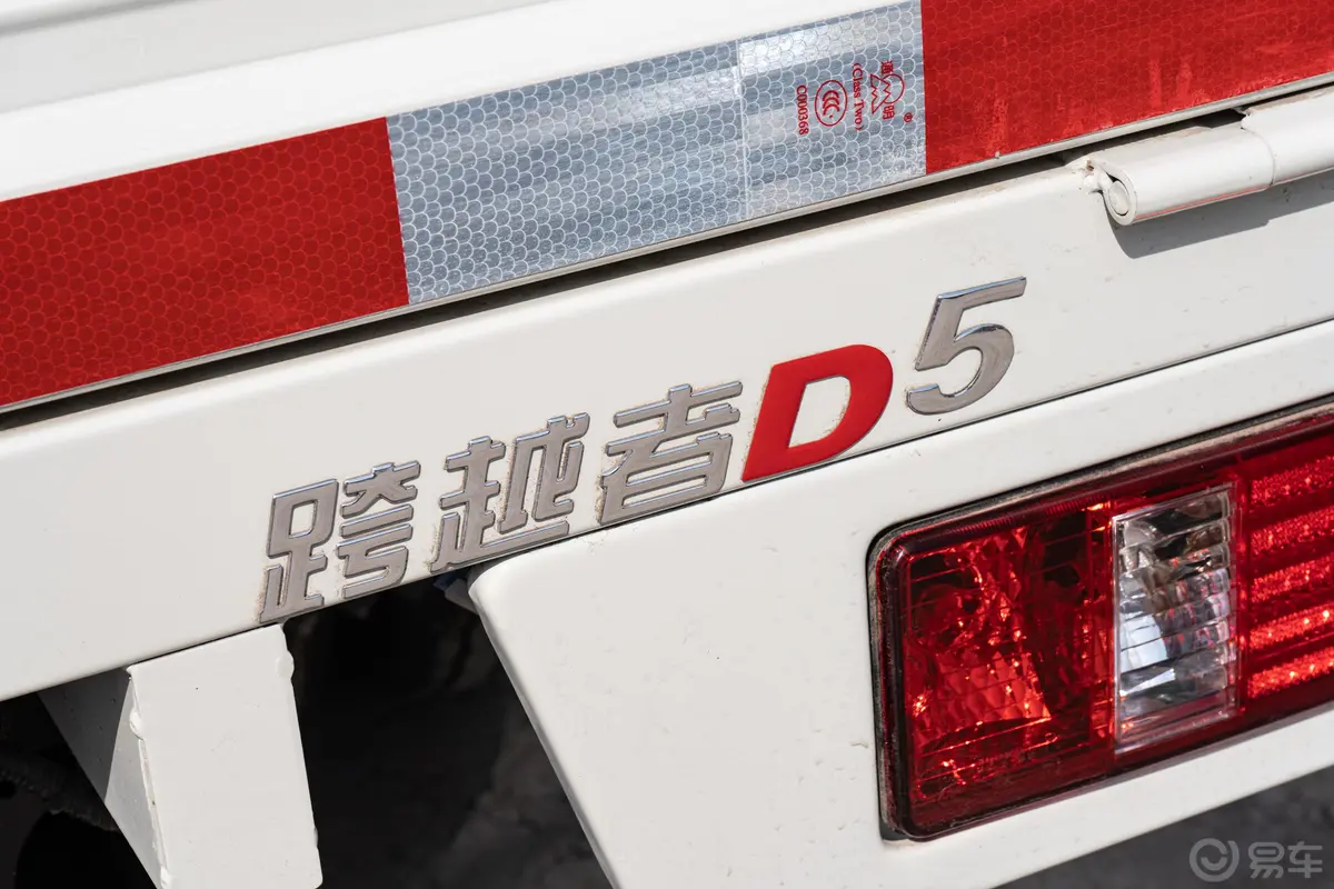 跨越者D5载货汽车N1 1.6L 排半后双轮 标准版(5.995米) SC1034UFW6B2 汽油 国VI外观