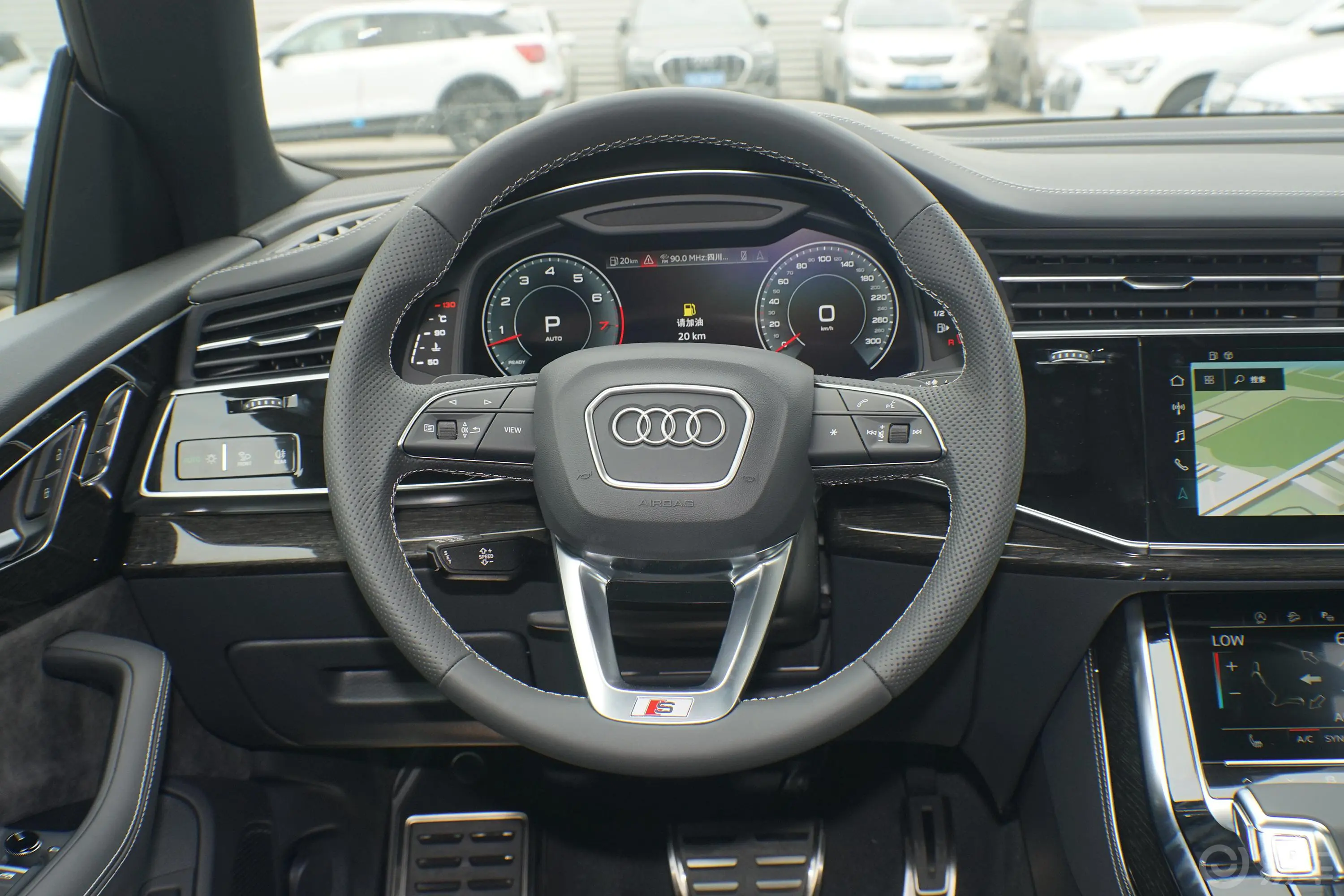 奥迪Q855 TFSI quattro 臻选动感型方向盘