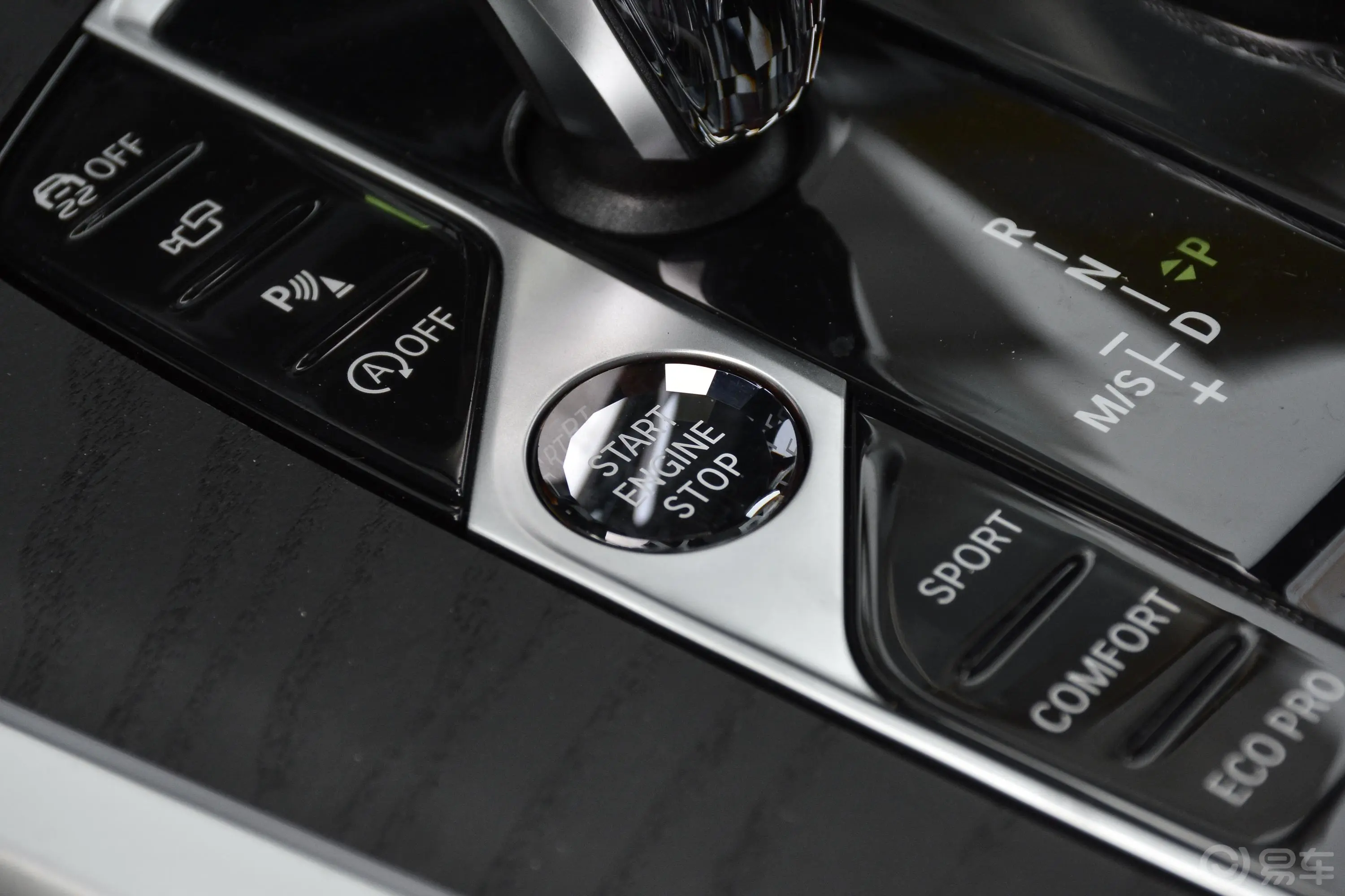 宝马X7xDrive40i 尊享型 豪华套装钥匙孔或一键启动按键
