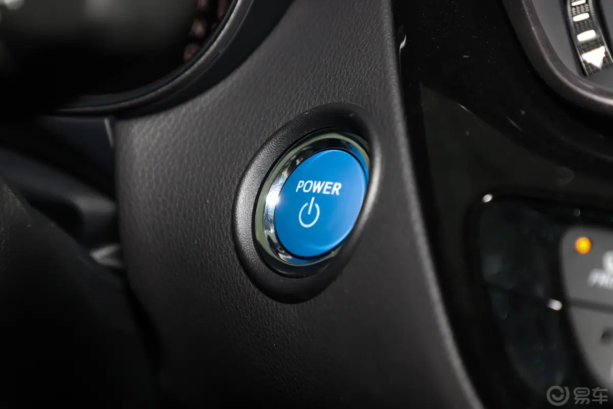 丰田C-HR EV领先版钥匙孔或一键启动按键