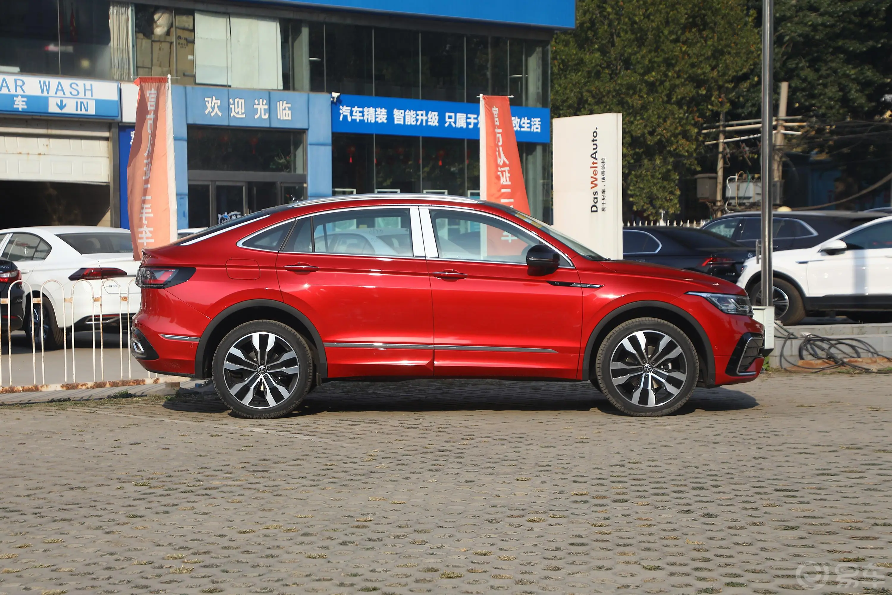 途观X330TSI 双离合 两驱 尊崇旗舰版正侧车头向右水平