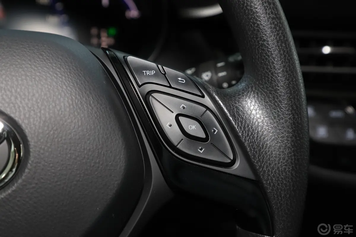 丰田C-HR EV领先版右侧方向盘功能按键