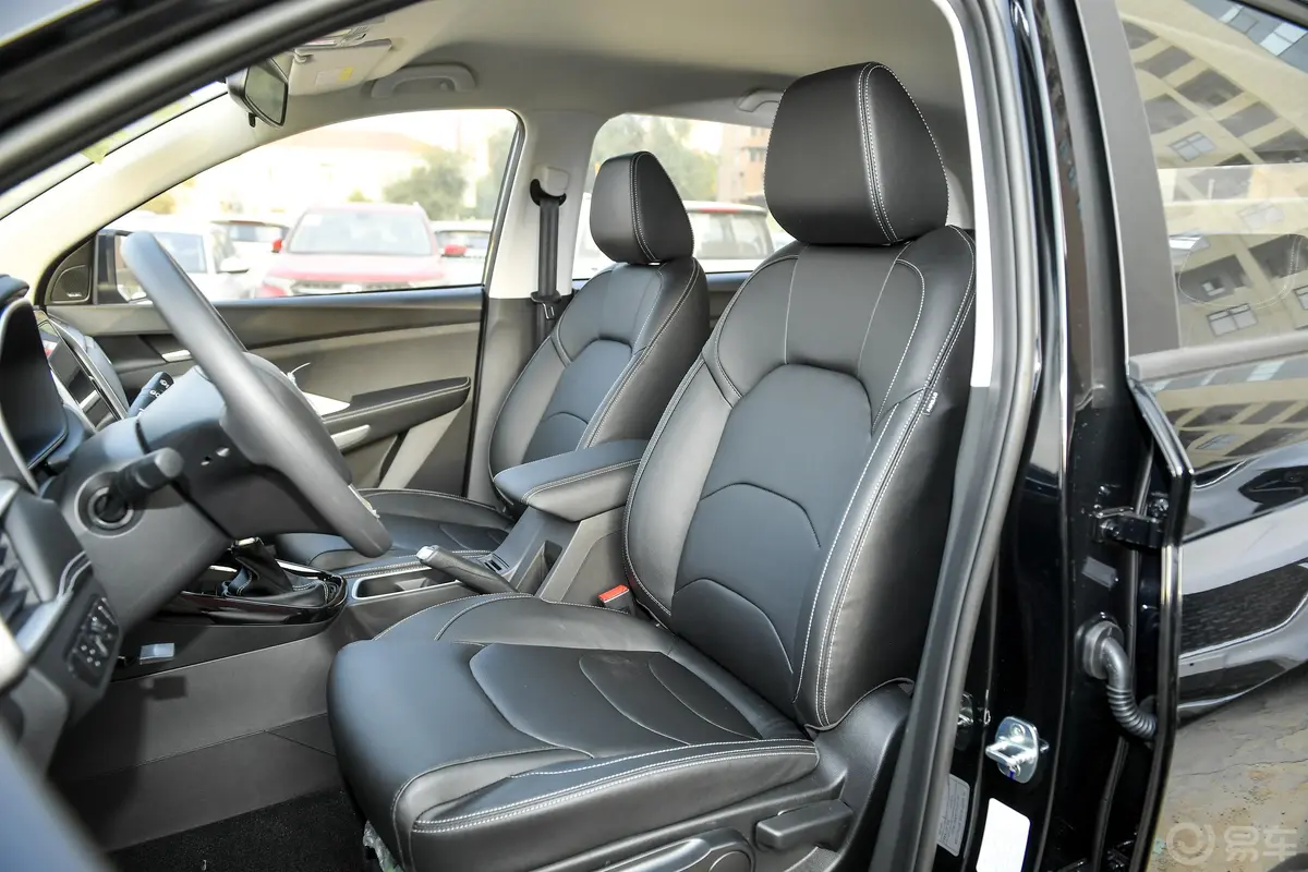 宝骏530全球车周年纪念版 1.5T CVT 豪华型 5座驾驶员座椅