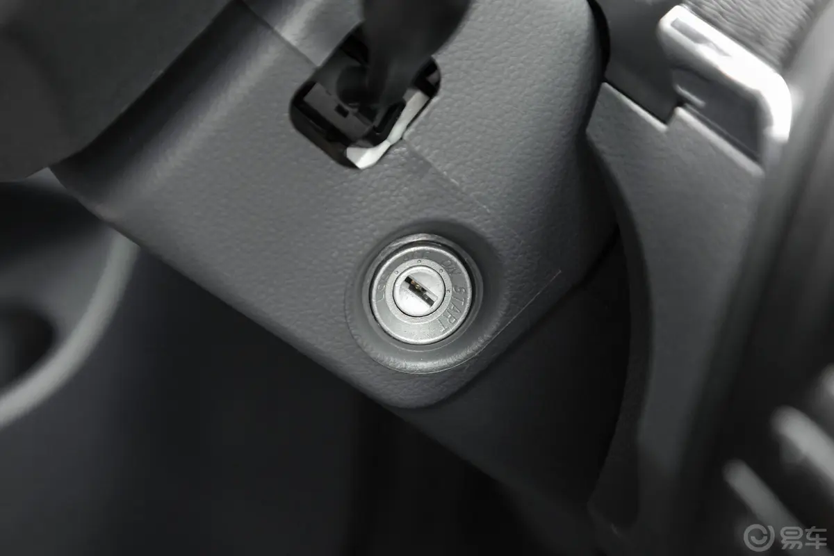 金杯小海狮X30厢货 1.5L 手动 舒适中央空调版 2/5座 国VI钥匙孔或一键启动按键