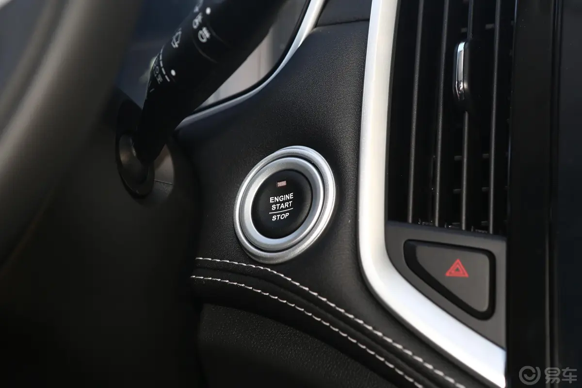 宝骏530全球车周年纪念版 1.5T CVT 豪华型 5座钥匙孔或一键启动按键