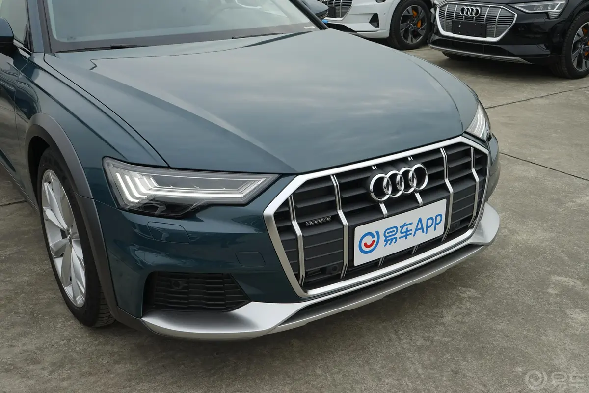 奥迪A6Allroad quattro 探索家 55 TFSI 尊享越野型前格栅侧俯拍