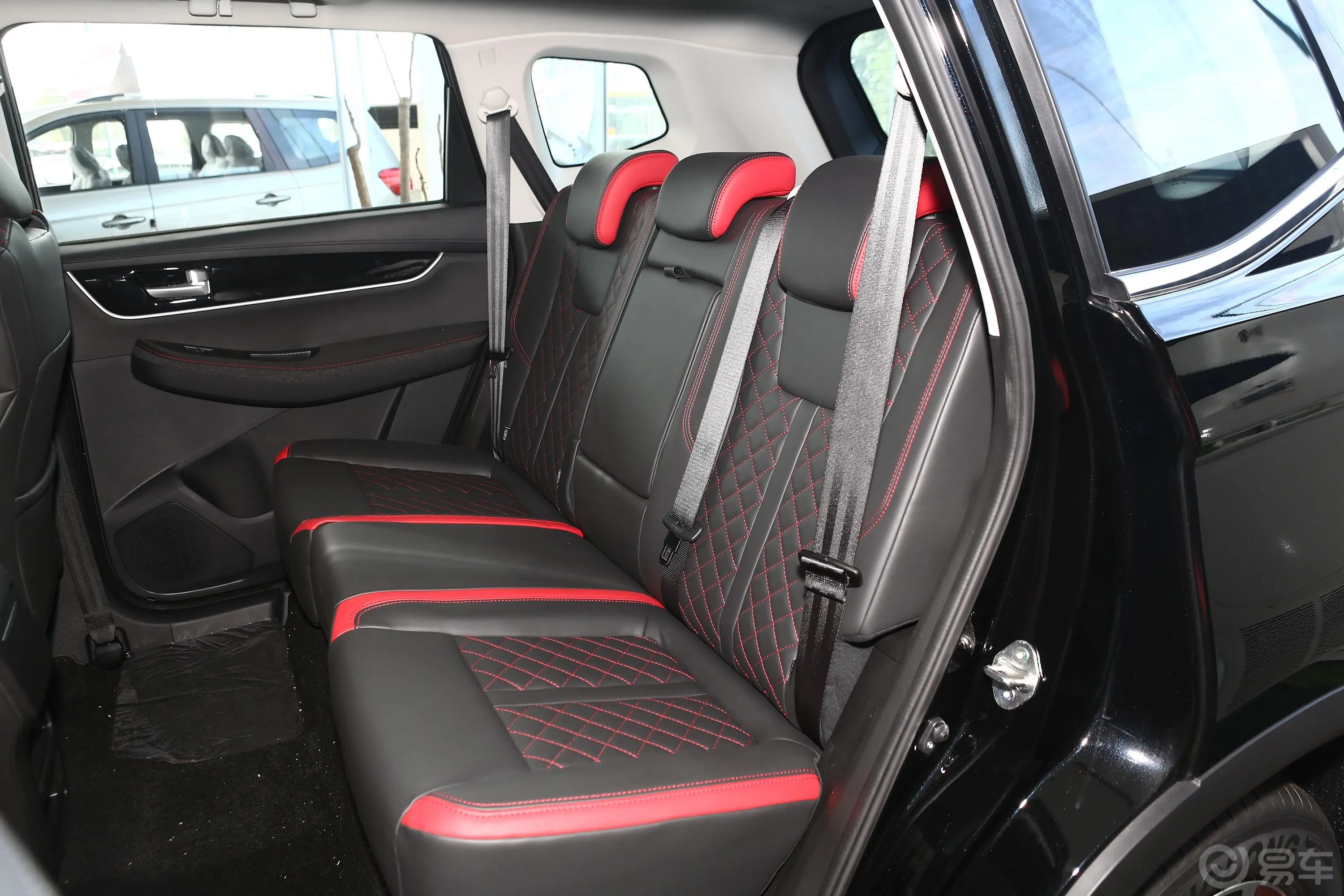 风行T5改款 1.6L 手动 舒适型后排座椅