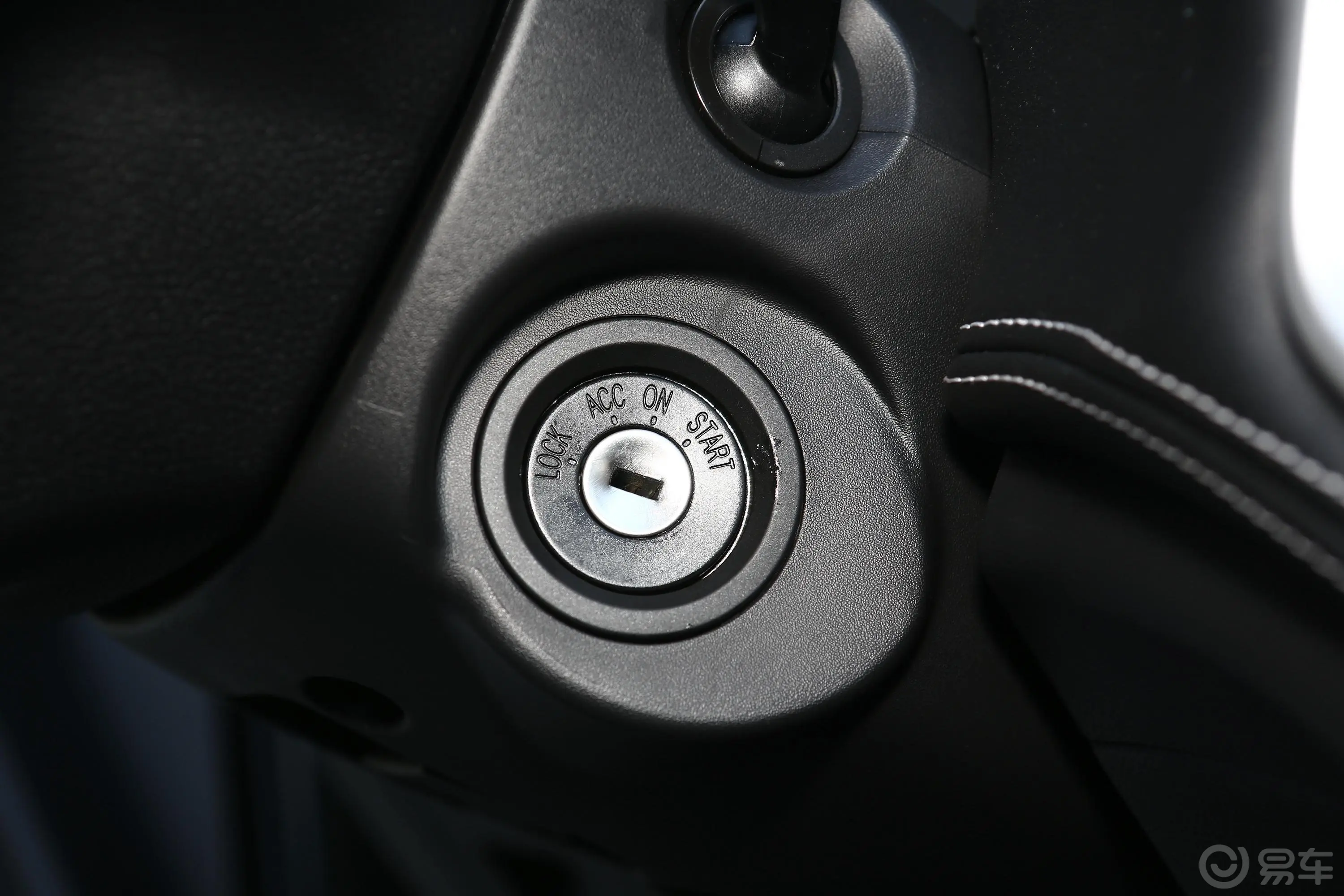 宝骏530全球车周年纪念版 1.5T 手动 豪华型 6座钥匙孔或一键启动按键
