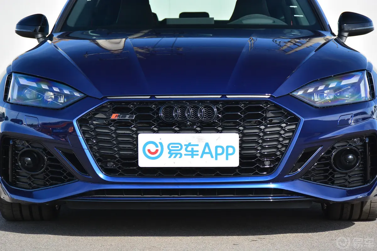 奥迪RS 52.9T Sportback 暗金版外观