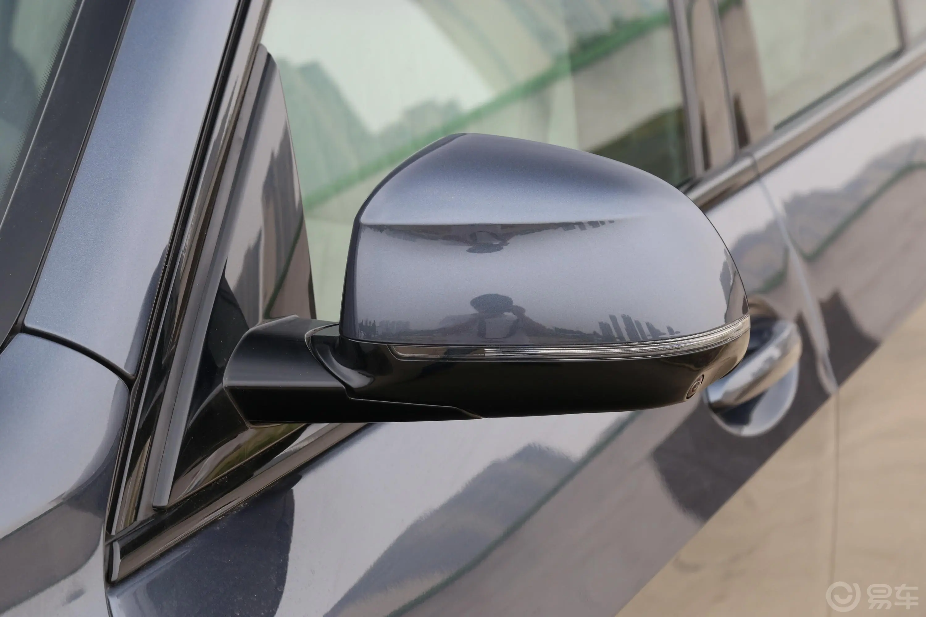 宝马X5(进口)xDrive40i 尊享型 M运动套装主驾驶后视镜背面