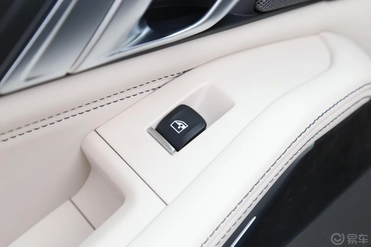宝马X5(进口)xDrive40i 尊享型 M运动套装后车窗调节