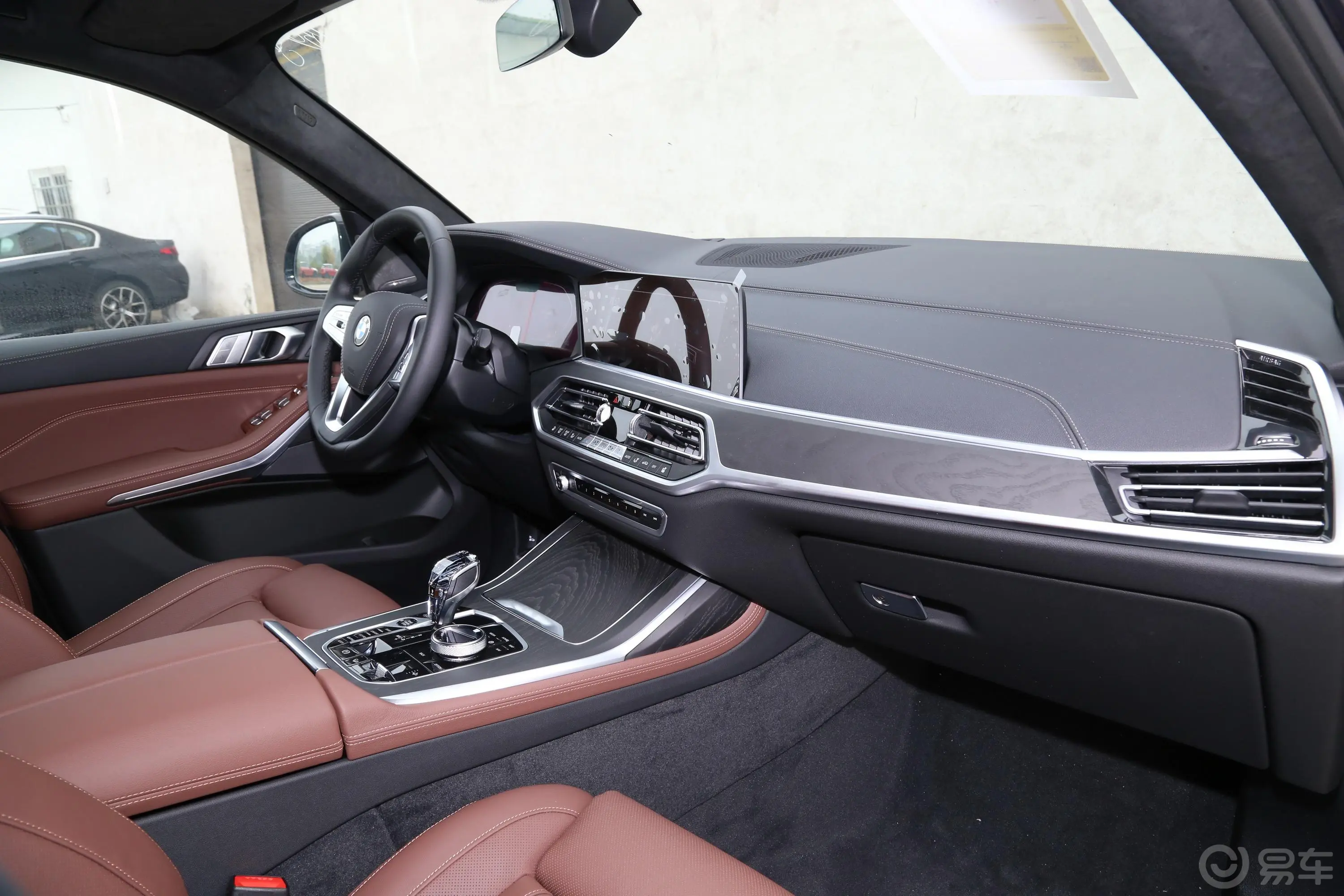 宝马X7xDrive40i 领先型 豪华套装内饰全景副驾驶员方向