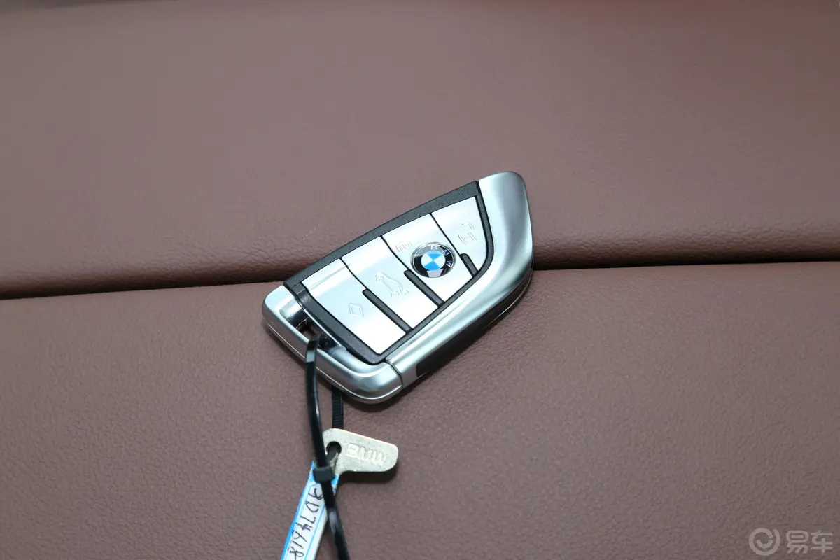 宝马X7xDrive40i 领先型 豪华套装钥匙正面