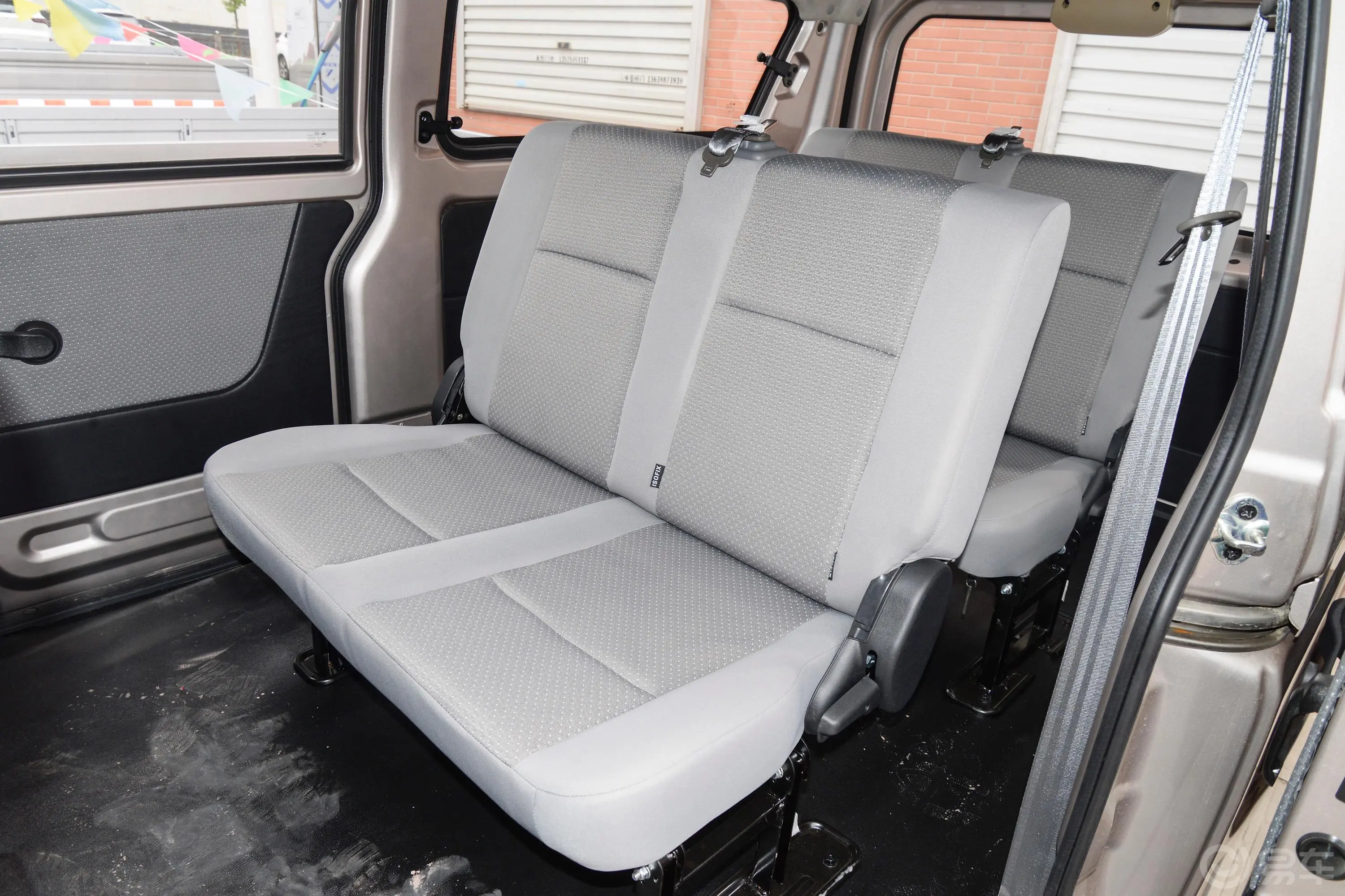 金杯小海狮X30客车 1.5L 手动 标准无空调版 5/6/7座 国VI第三排座椅