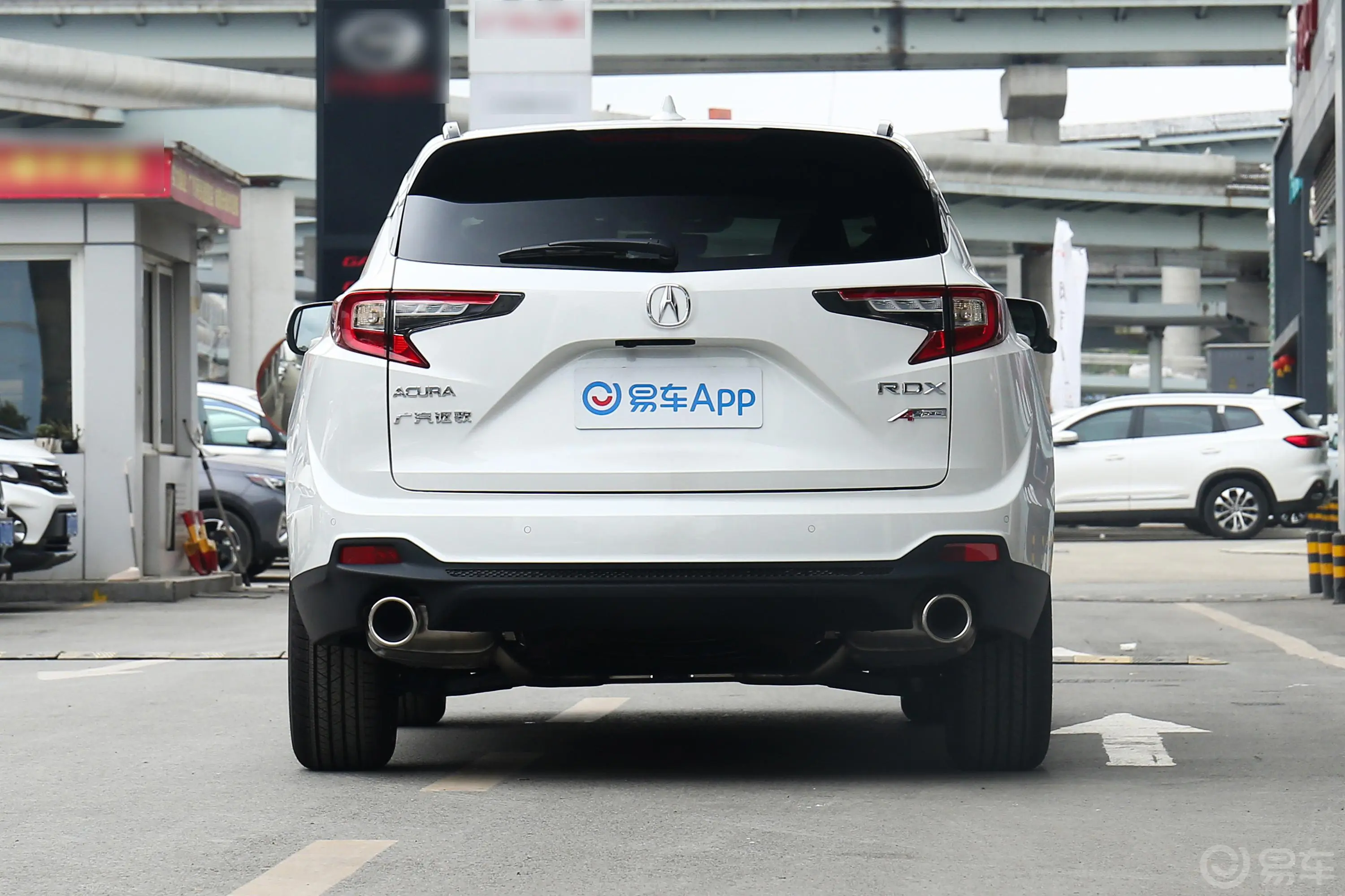 讴歌RDX2.0T 两驱 尊享·A-Spec运动款正后水平