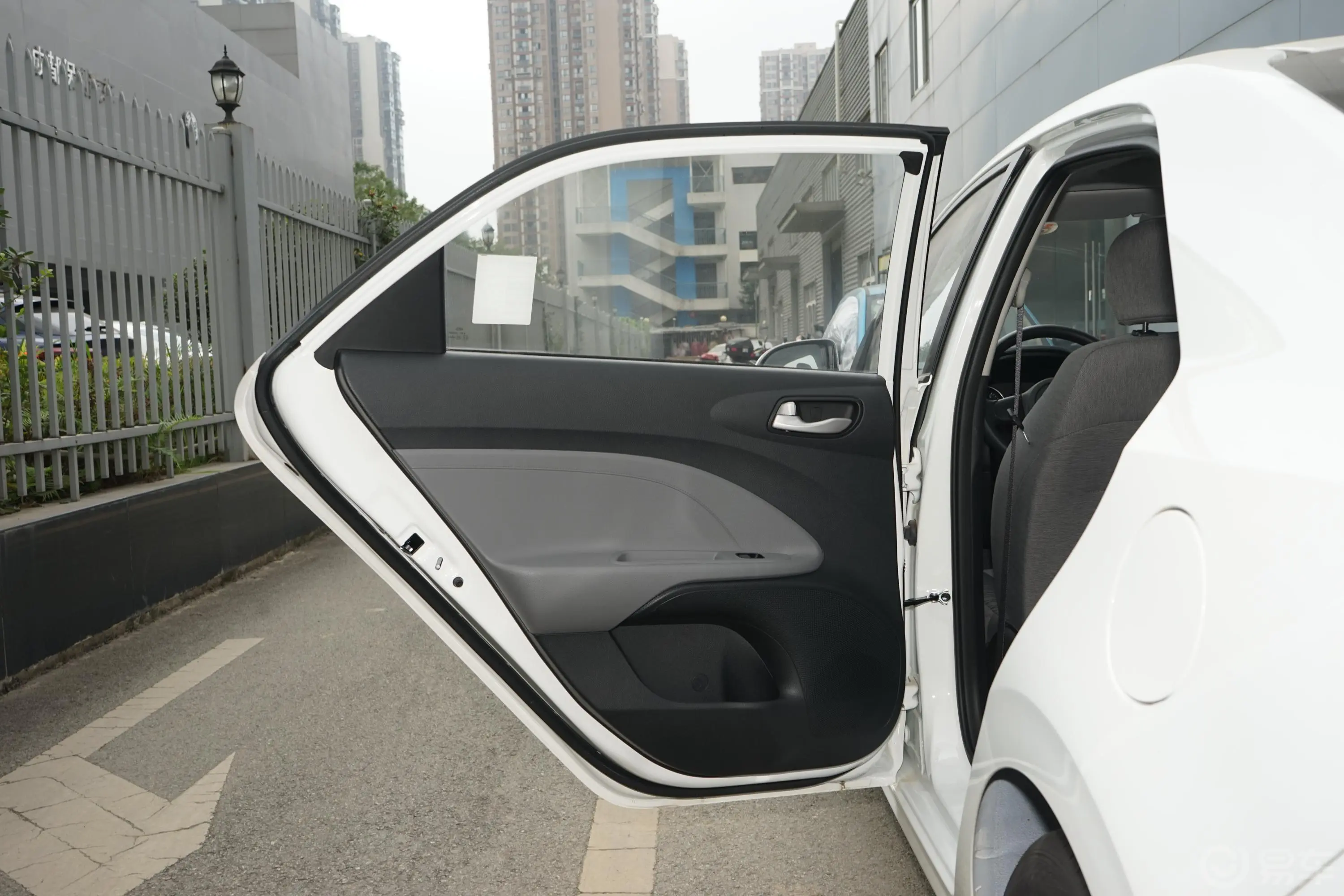 焕驰改款 1.4L 自动 舒适天窗版驾驶员侧后车门