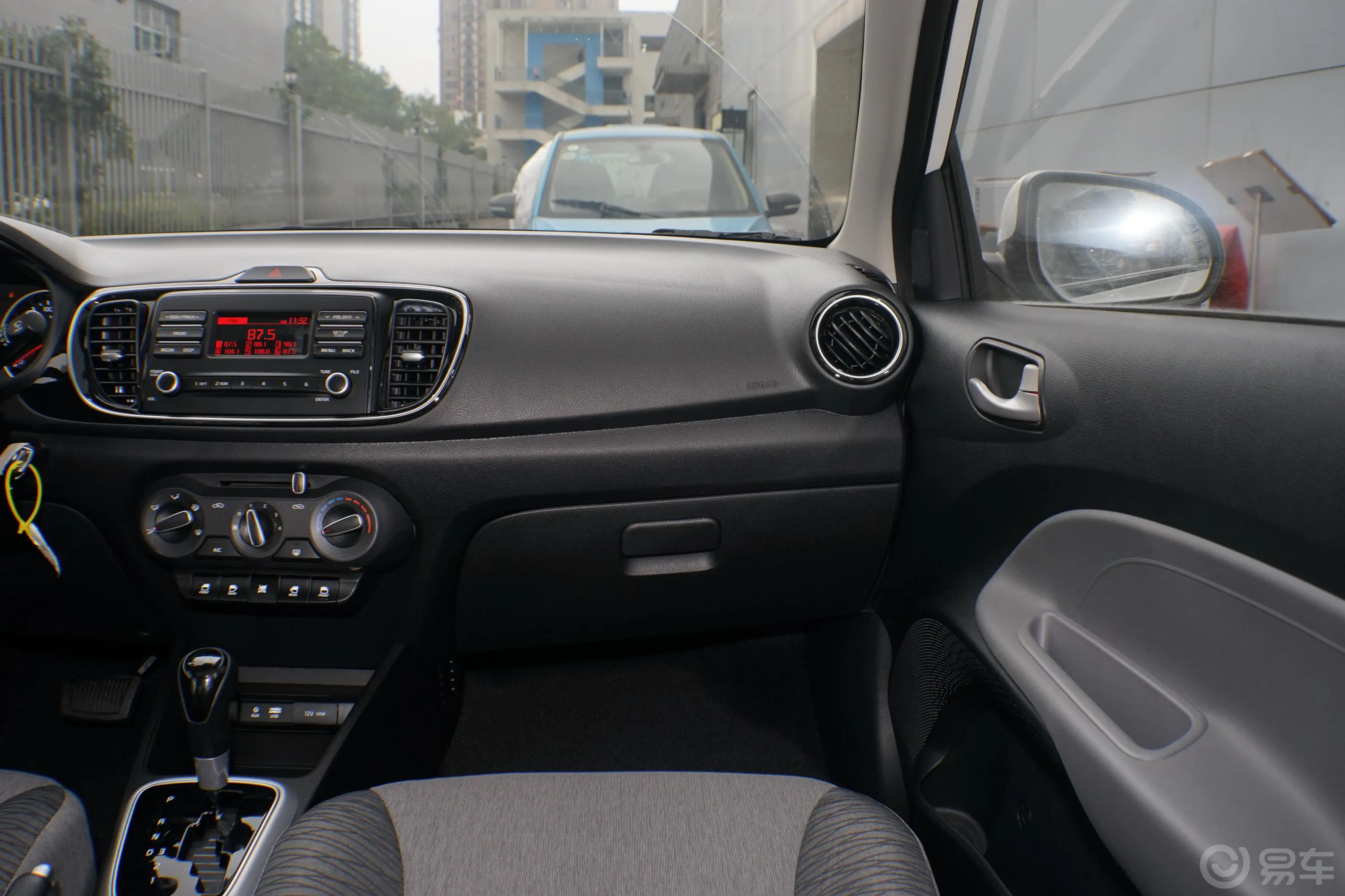 焕驰改款 1.4L 自动 舒适天窗版副驾驶位区域