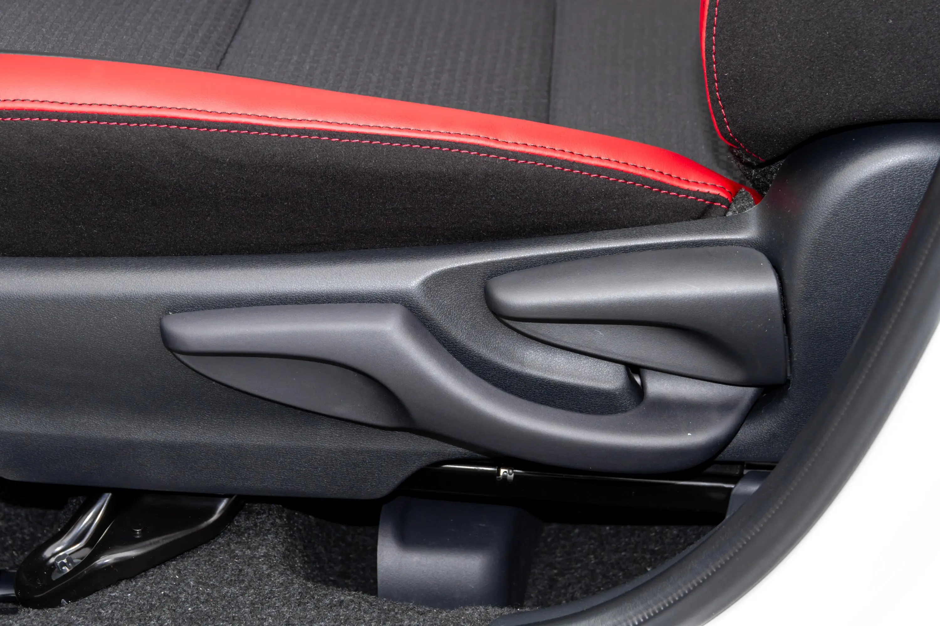 威驰1.5L CVT智行版主驾座椅调节