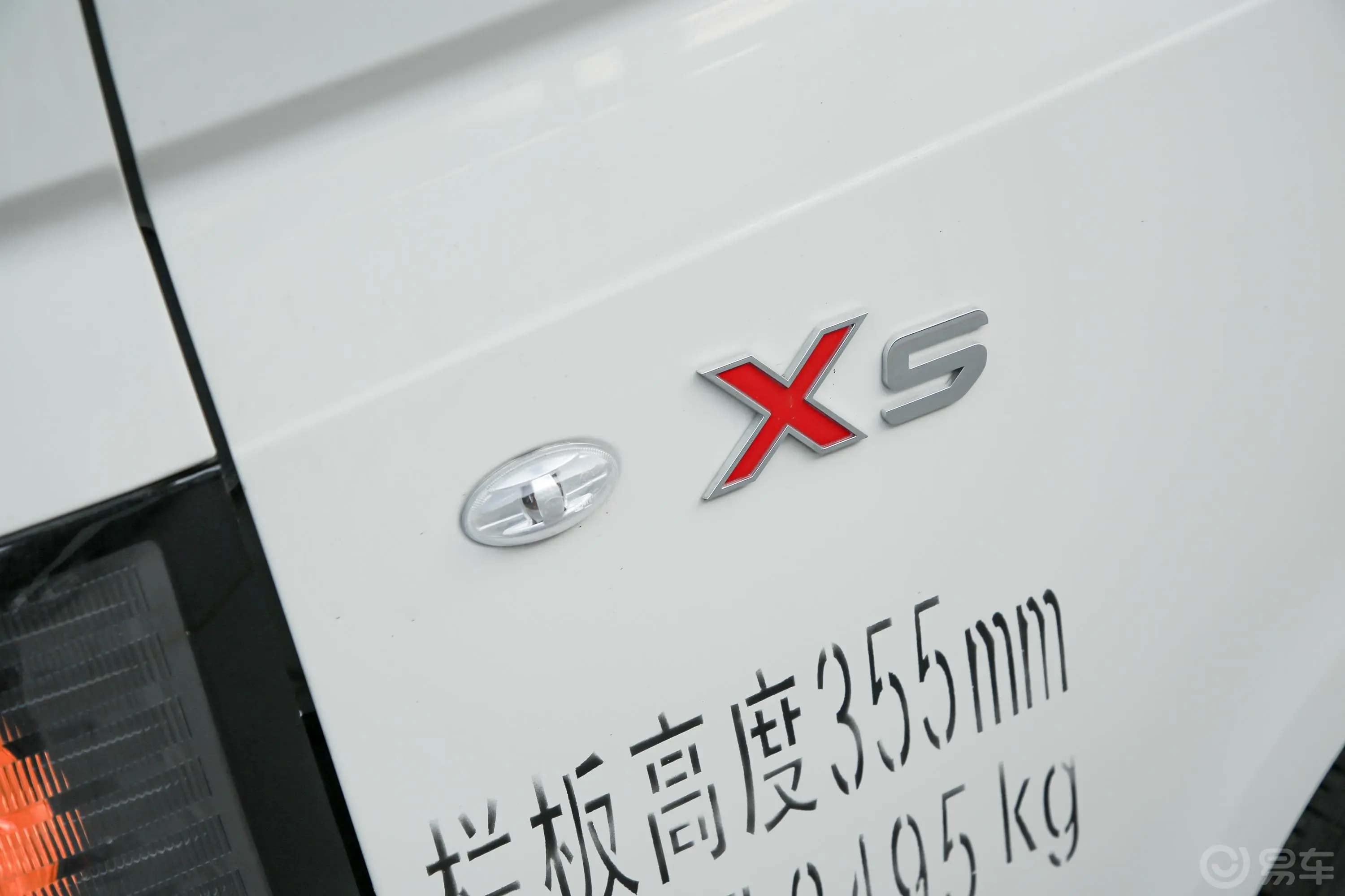 恺达X5康铃X5 汽油国六柳机1.5L 113马力 2.85米轴距 单排栏板微卡外观