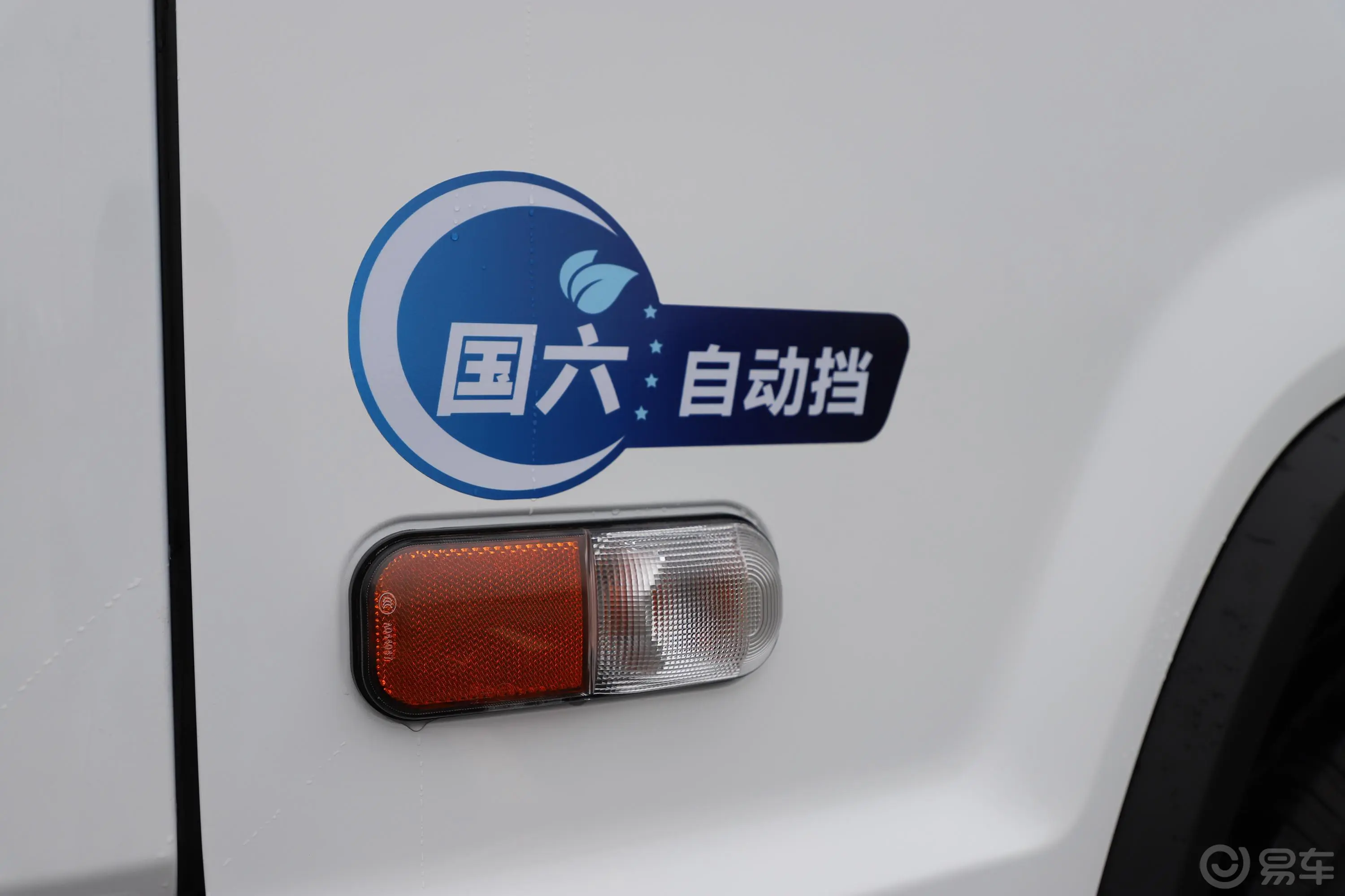 盛图福康2.8L 150马力 3300轴距 4X2AMT单排冷藏车 国Ⅵ外观