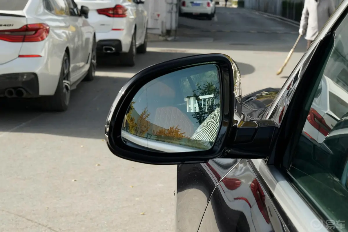 宝马X7xDrive40i 尊享型 M运动套装后视镜镜面
