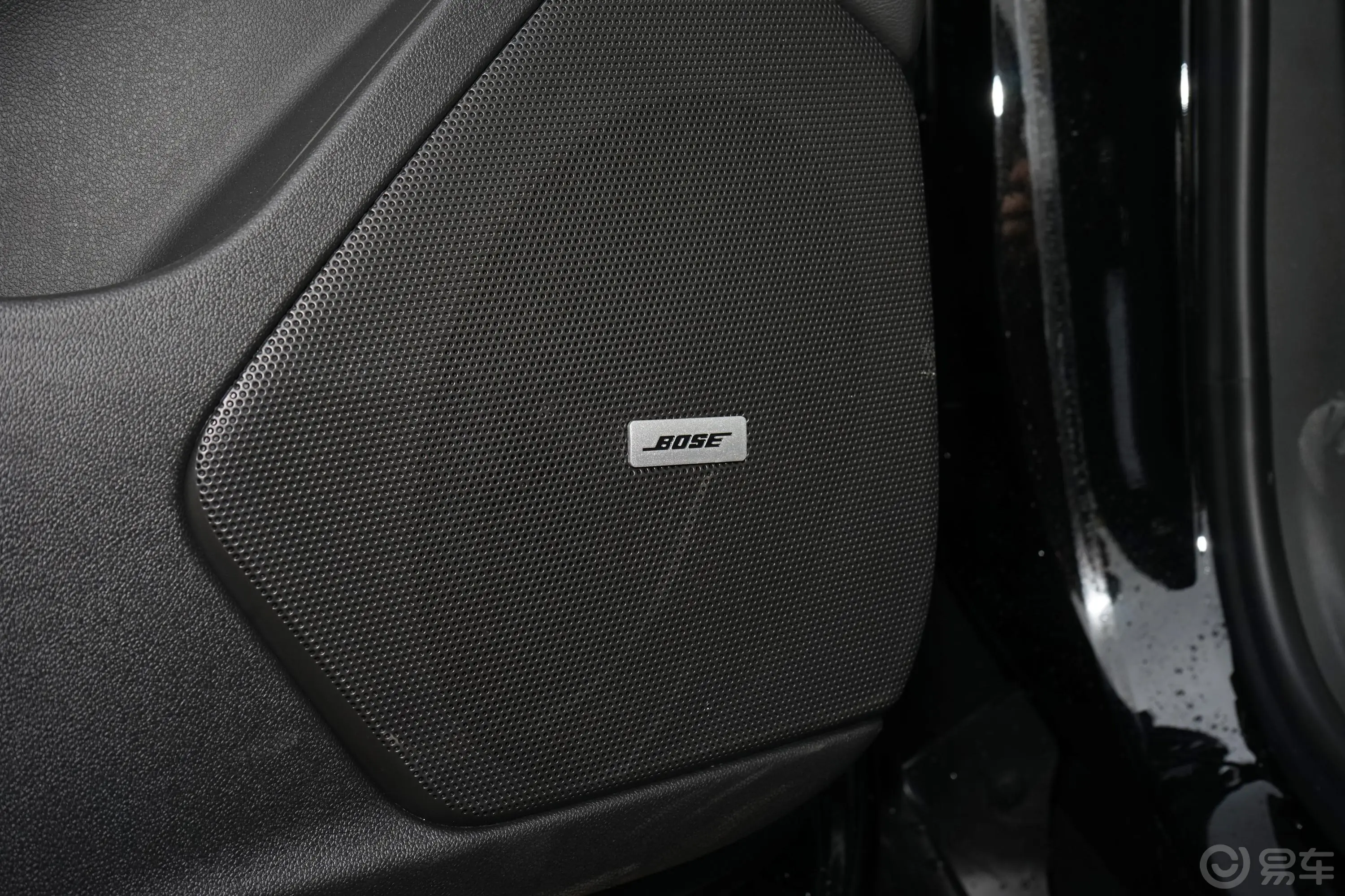 凯迪拉克XT628T 两驱 豪华运动型-至享安全版 7座音响和品牌