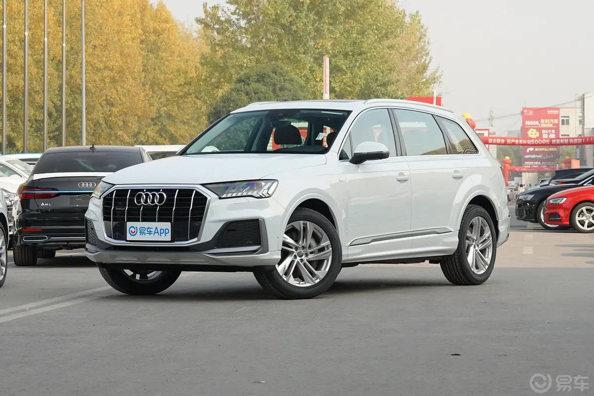 奥迪Q745 TFSI quattro S line 运动型侧前45度车头向左水平