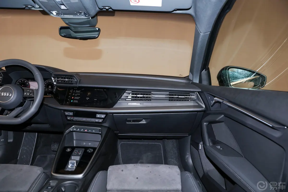 奥迪A3A3L Limousine 35 TFSI 豪华运动型副驾驶位区域