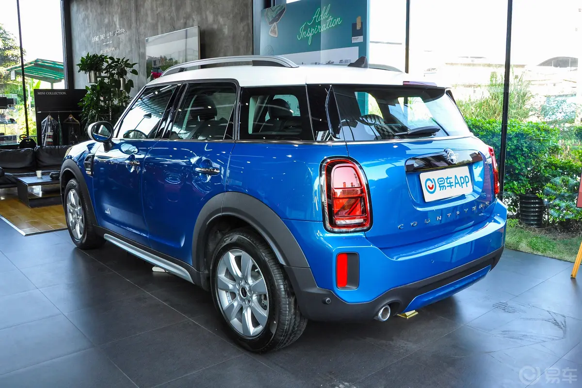 MINI COUNTRYMAN1.5T COOPER ALL4侧后45度车头向左水平