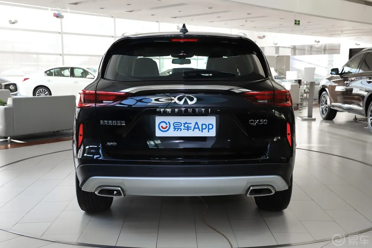 英菲尼迪QX502.0T 四驱 智能版正后水平