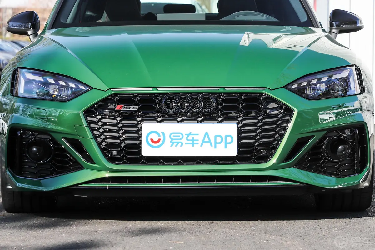 奥迪RS 52.9T Sportback 暗金版外观