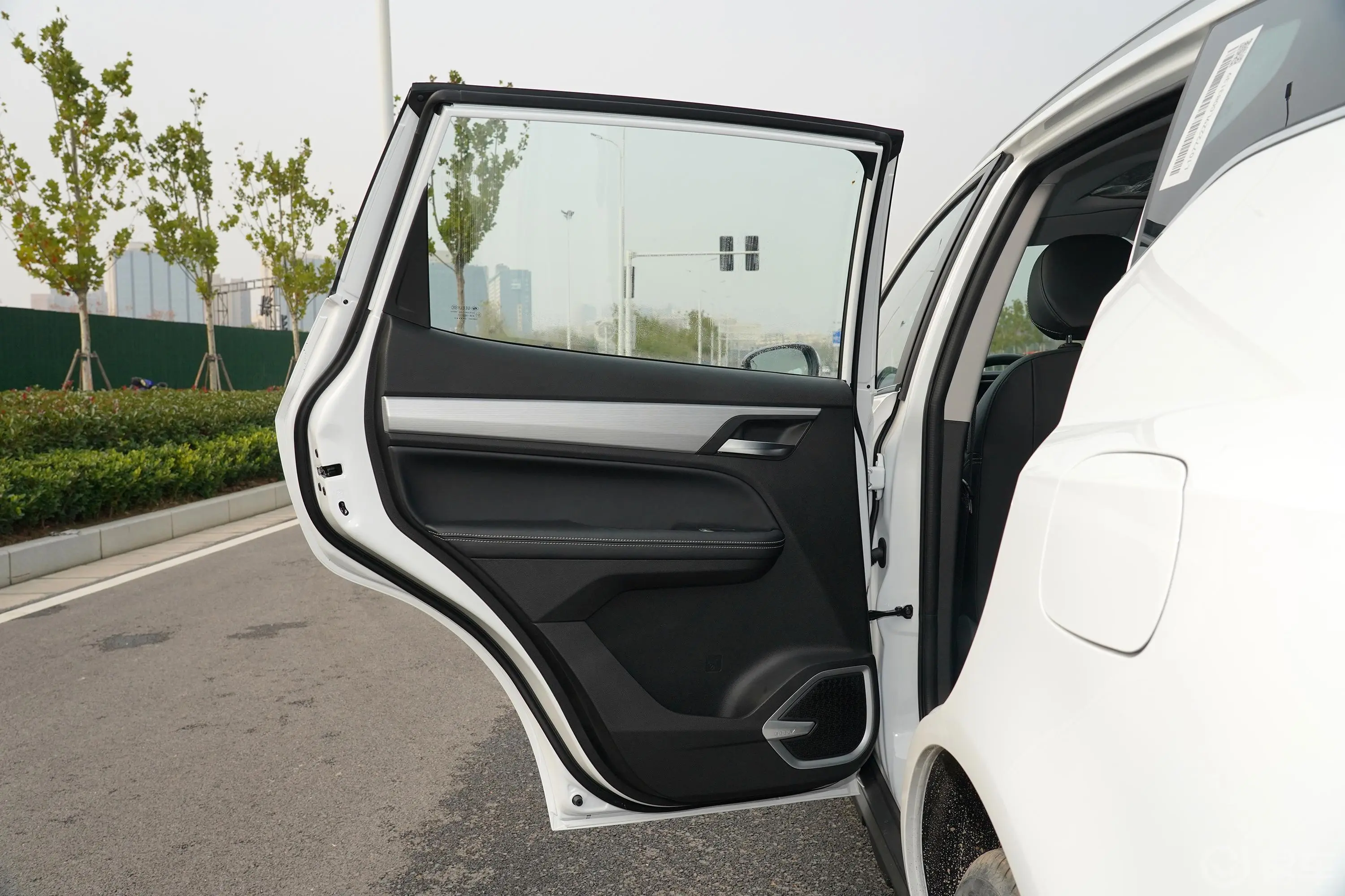 远景X61.4T 自动 豪华型驾驶员侧后车门