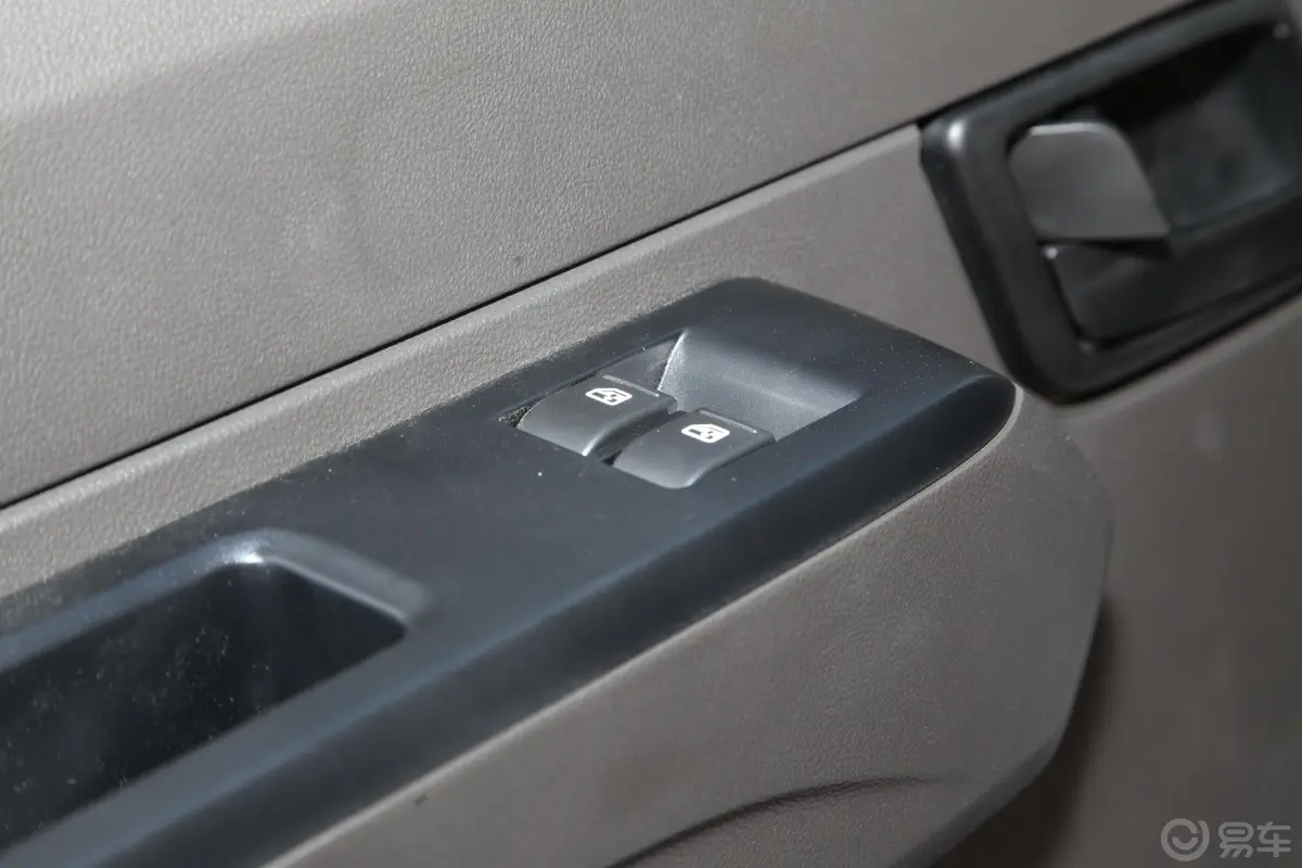 五菱荣光新卡汽车下乡版 1.5L 手动双排标准型车窗调节整体