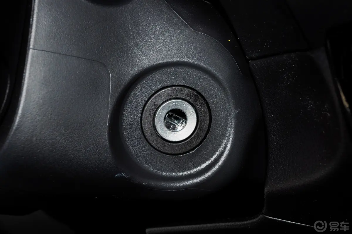 威驰1.5L CVT创行版钥匙孔或一键启动按键