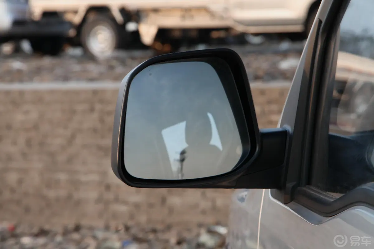 五菱荣光新卡汽车下乡版 1.5L 手动双排标准型后视镜镜面