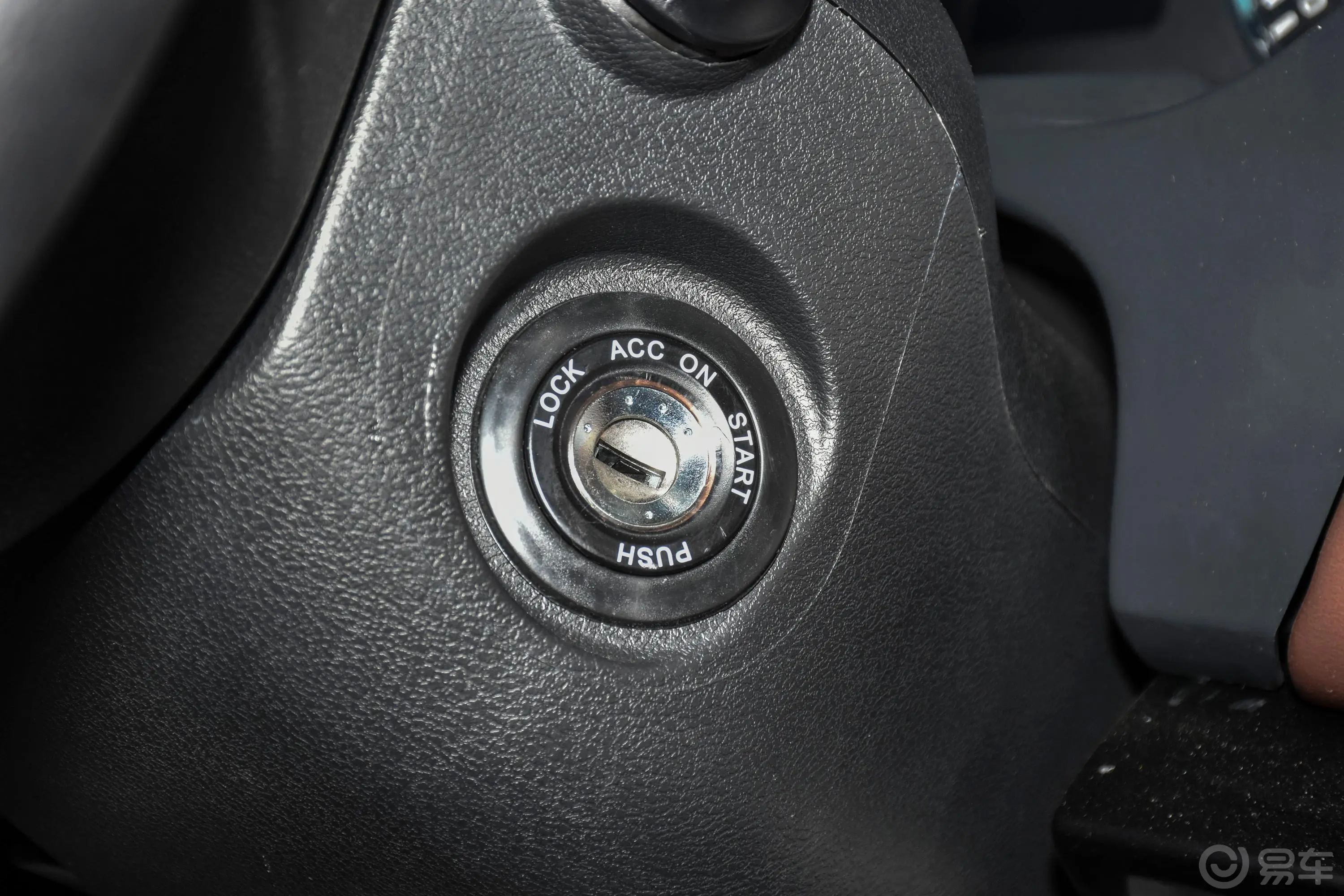 瑞风M52.0T 手动 柴油版钥匙孔或一键启动按键