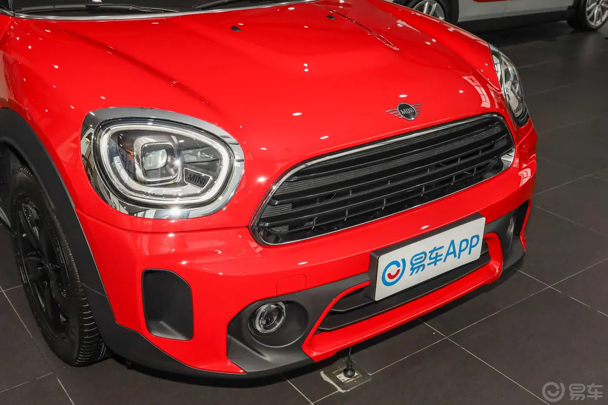 MINI COUNTRYMAN1.5T COOPER前格栅侧俯拍